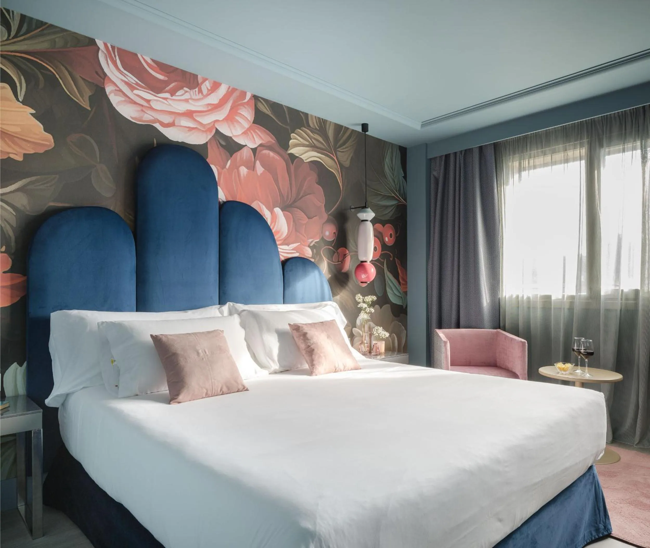 Bed in Hotel Antik San Sebastián