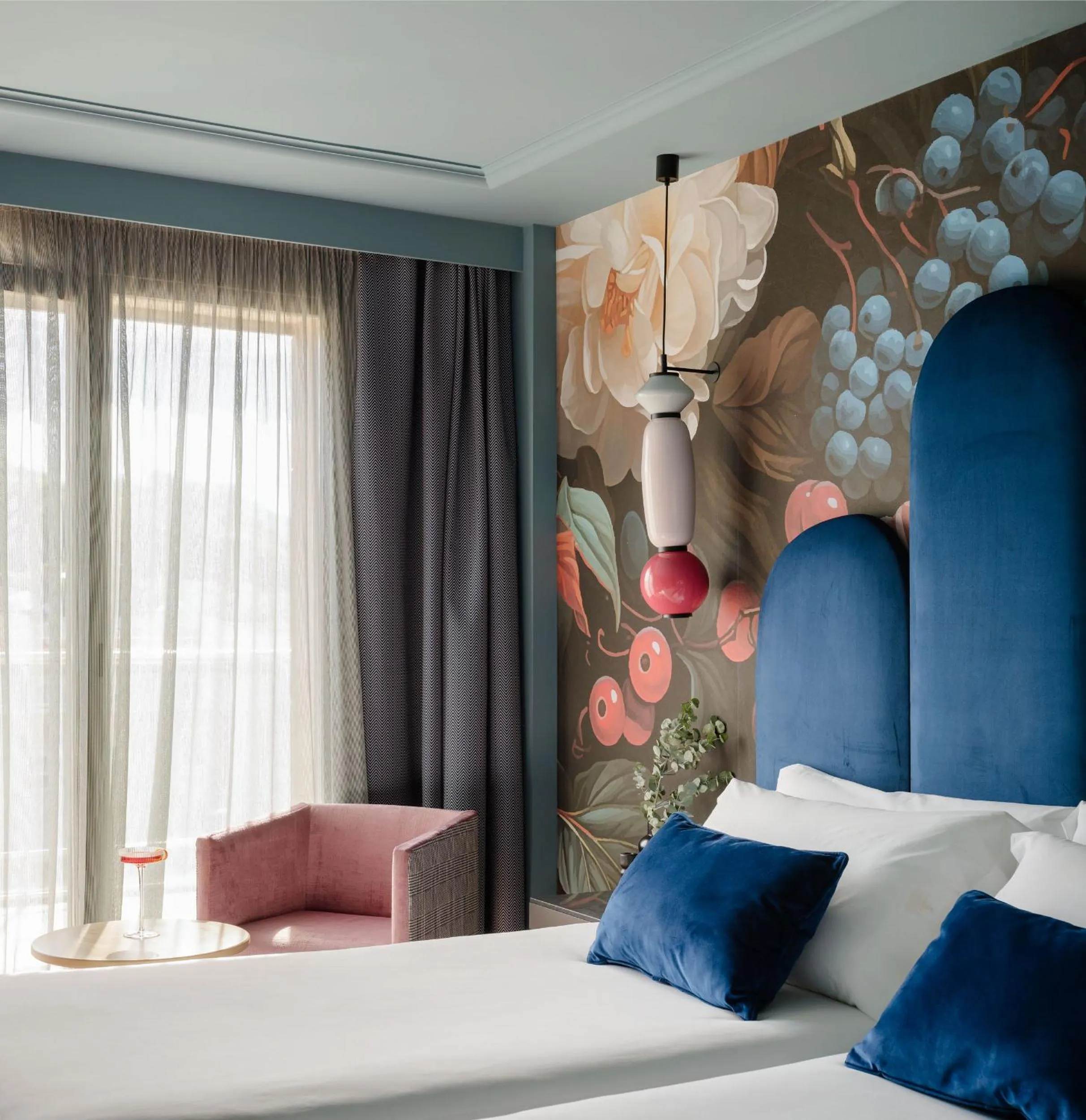 Bed in Hotel Antik San Sebastián