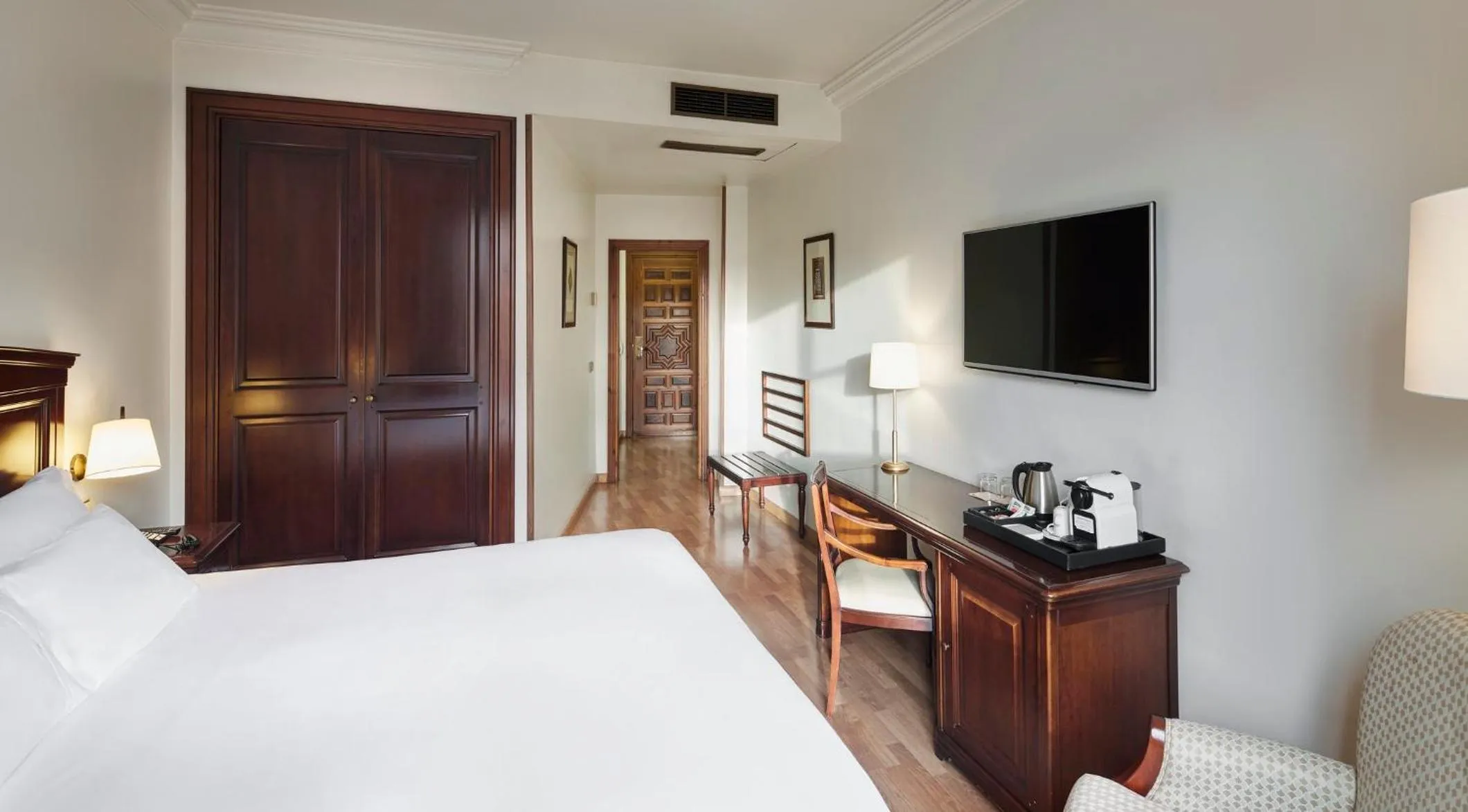 Photo of the whole room, Bed in Sercotel Palacio de los Gamboa