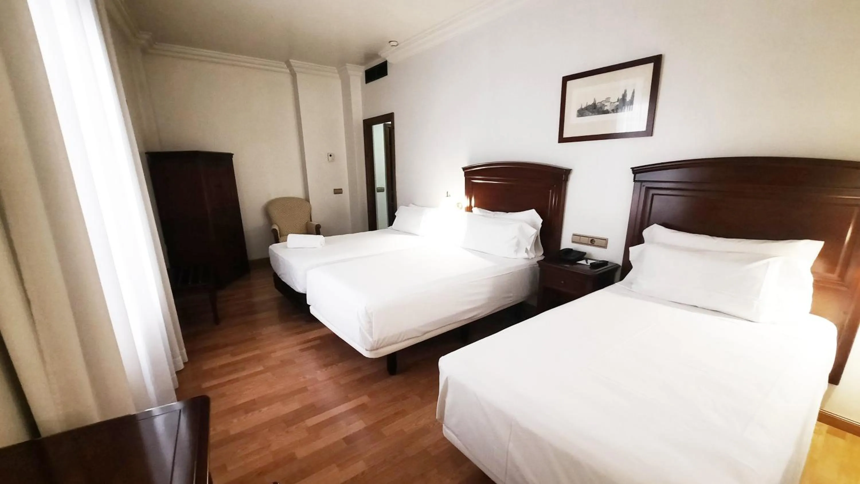 Photo of the whole room, Bed in Sercotel Palacio de los Gamboa