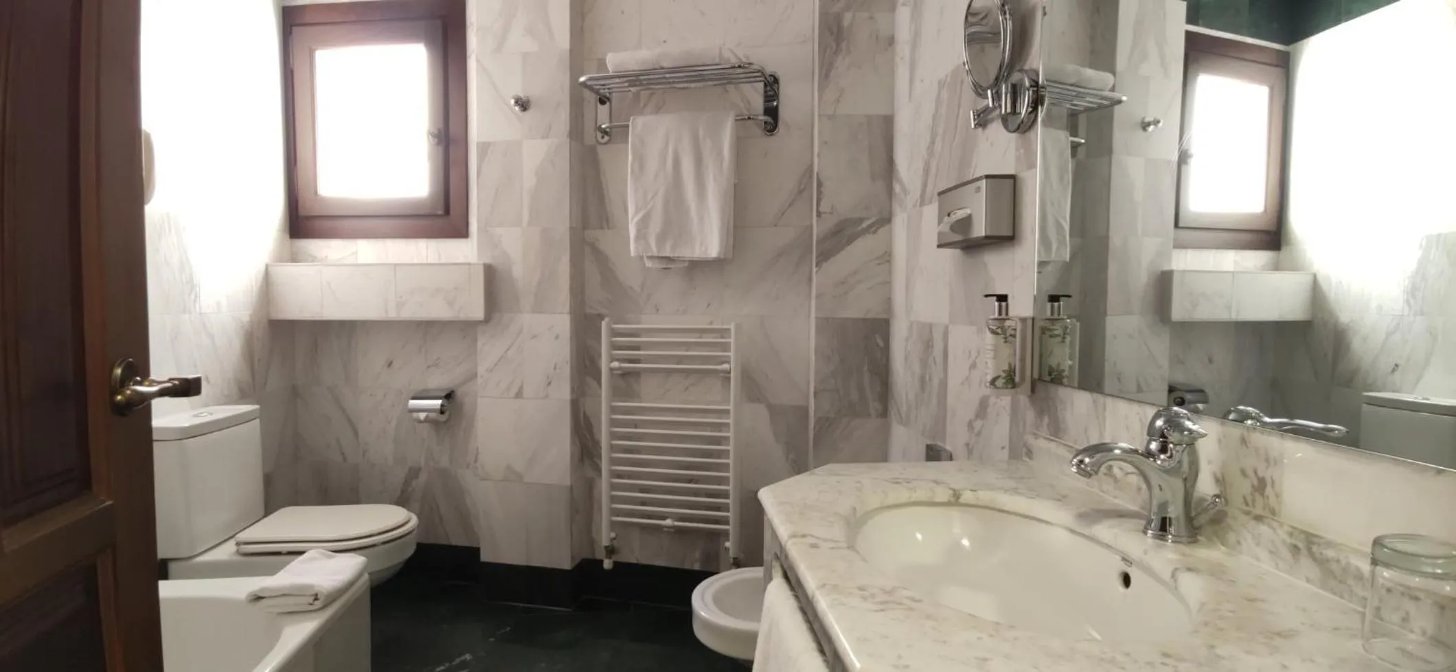 Bathroom in Sercotel Palacio de los Gamboa