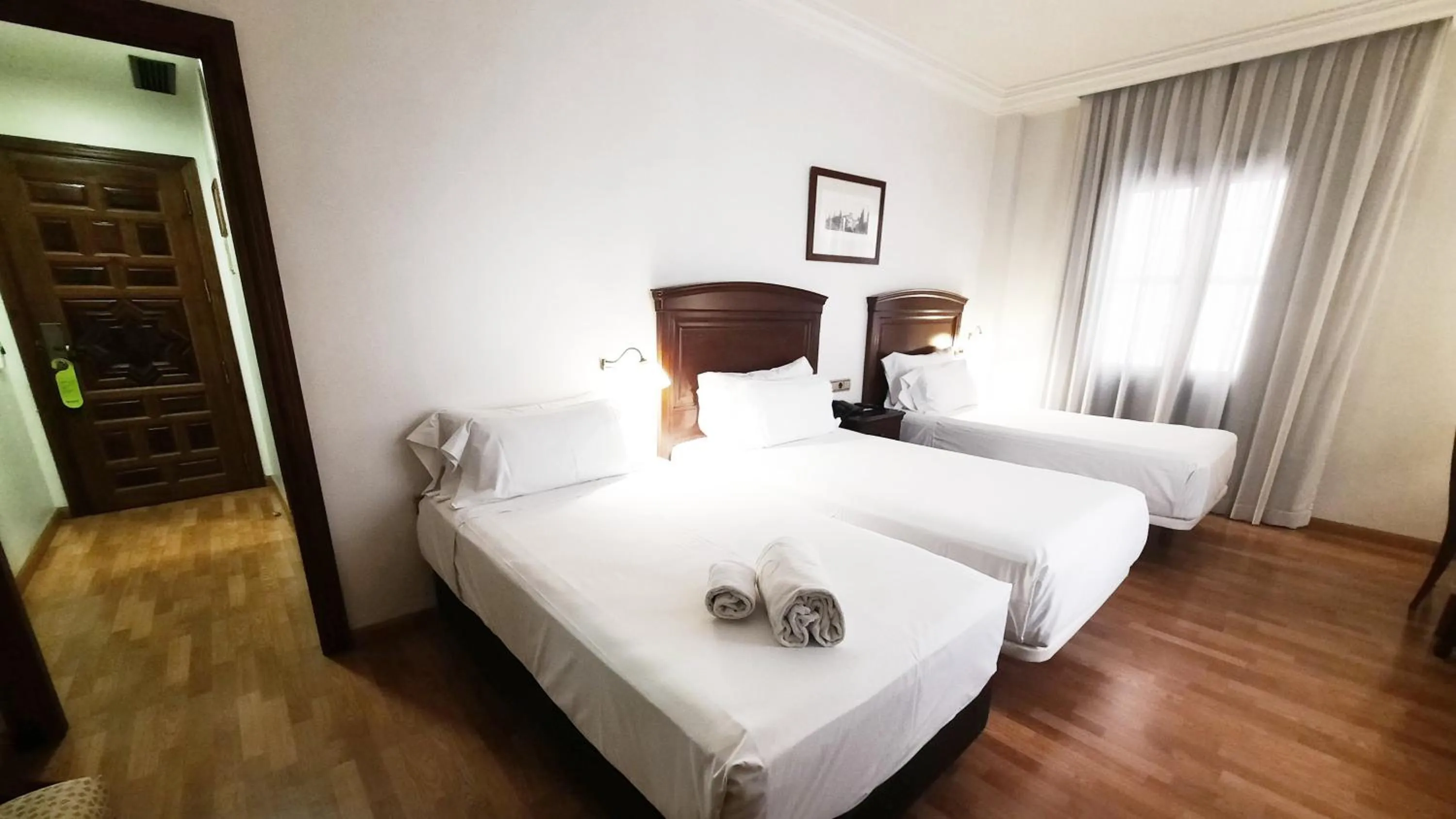 Photo of the whole room, Bed in Sercotel Palacio de los Gamboa