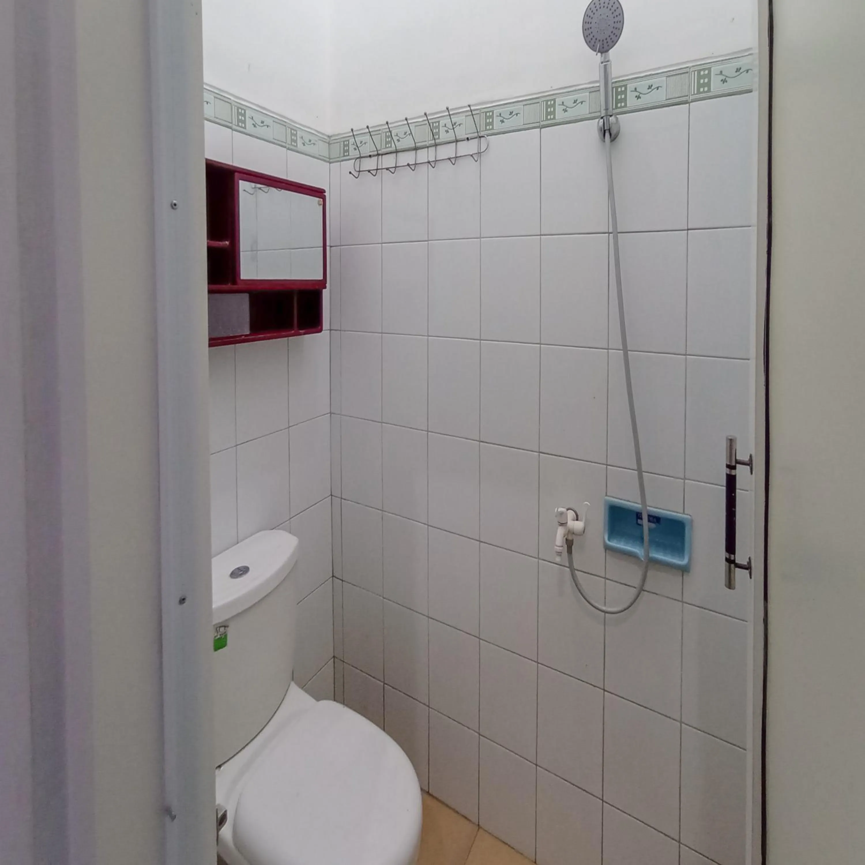 Bathroom in Hotel Grand New Si Jago Mitra RedDoorz