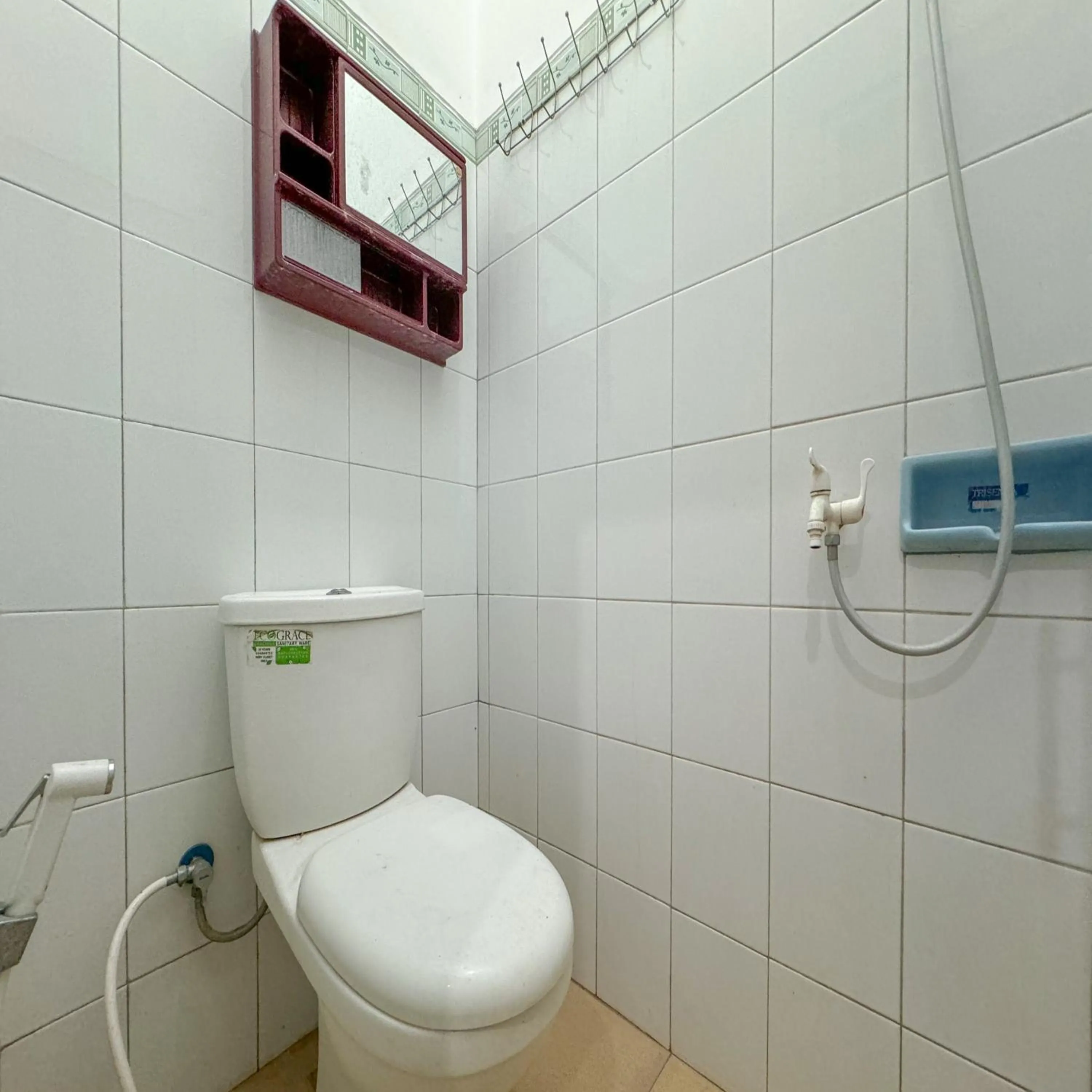 Bathroom in Hotel Grand New Si Jago Mitra RedDoorz