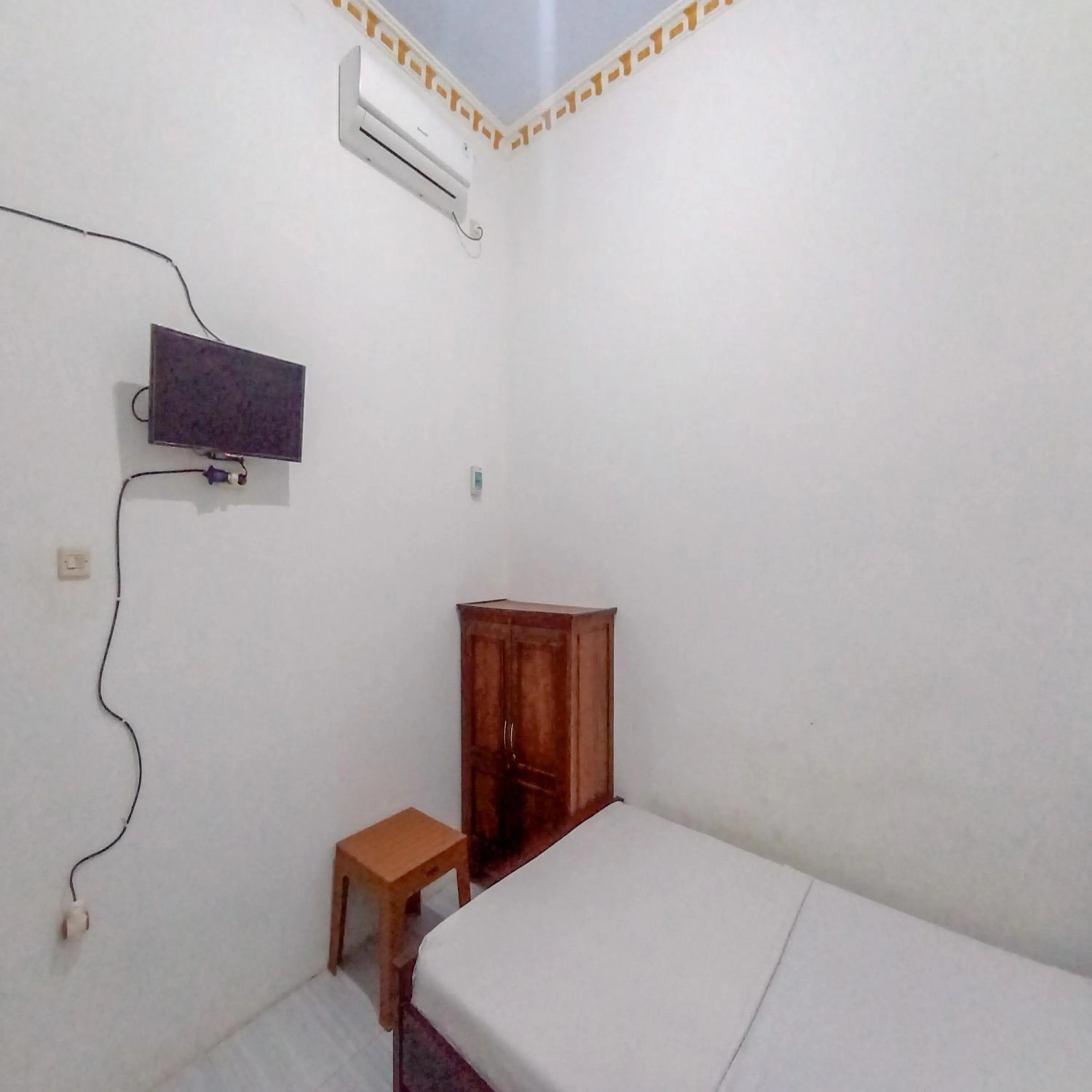 Bedroom, Bed in Hotel Grand New Si Jago Mitra RedDoorz