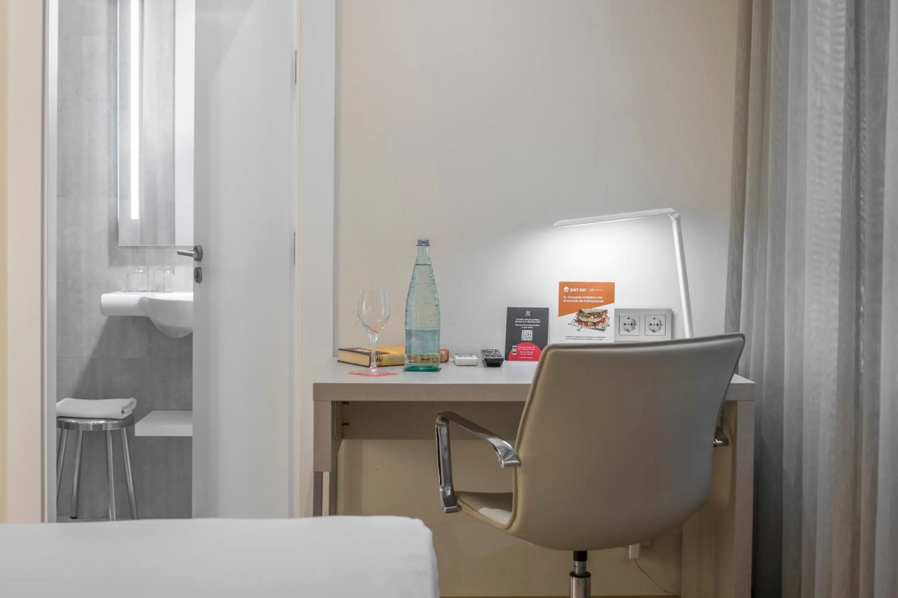 Seating area in Hesperia Murcia Centro