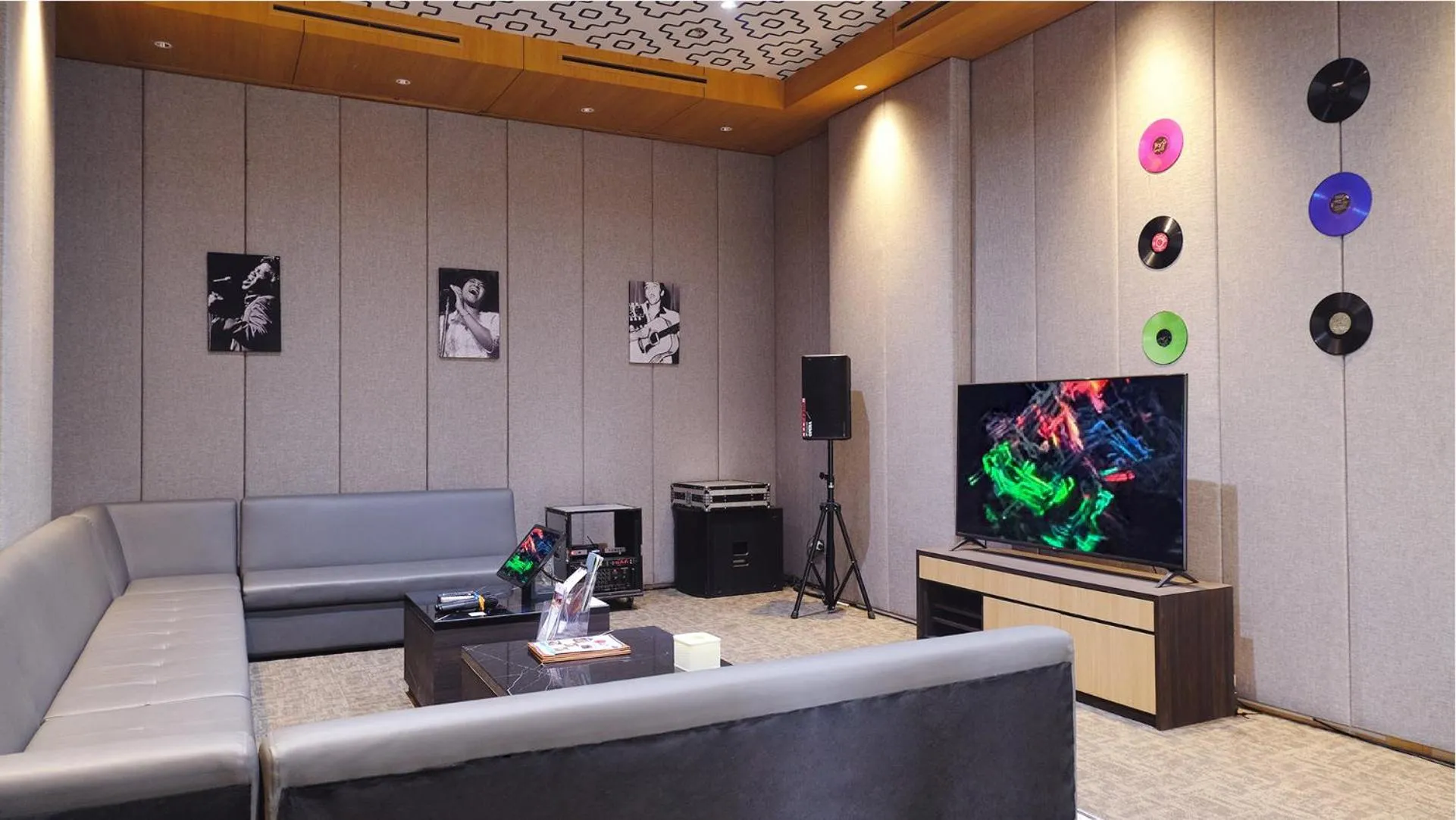 Communal lounge/ TV room in Hotel Osaka PIK2