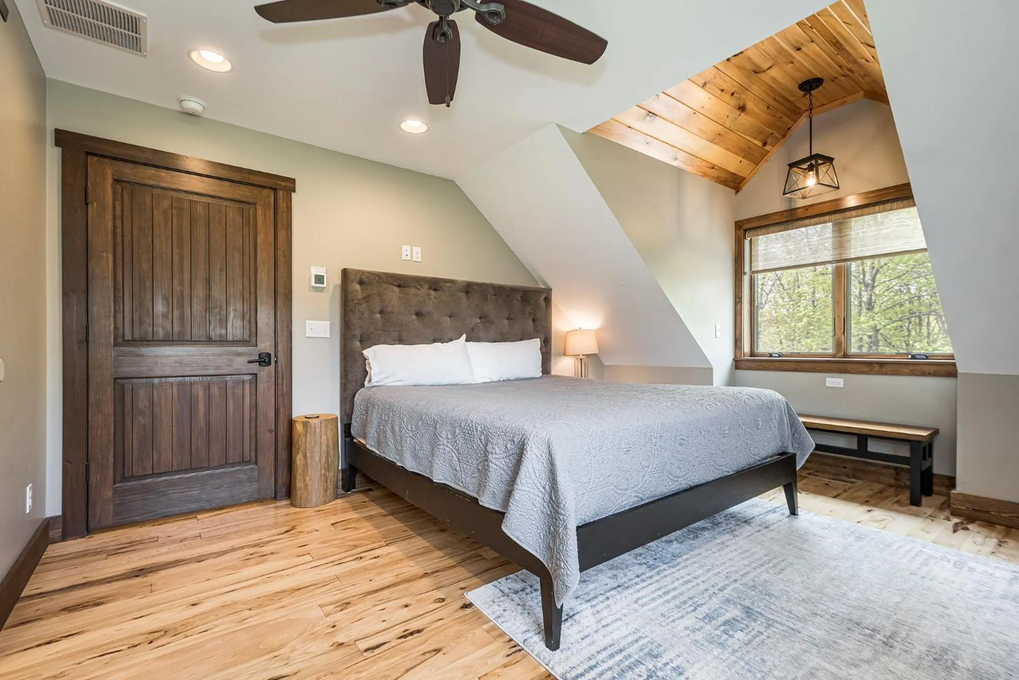 Property building, Bed in Away in the Mountains
