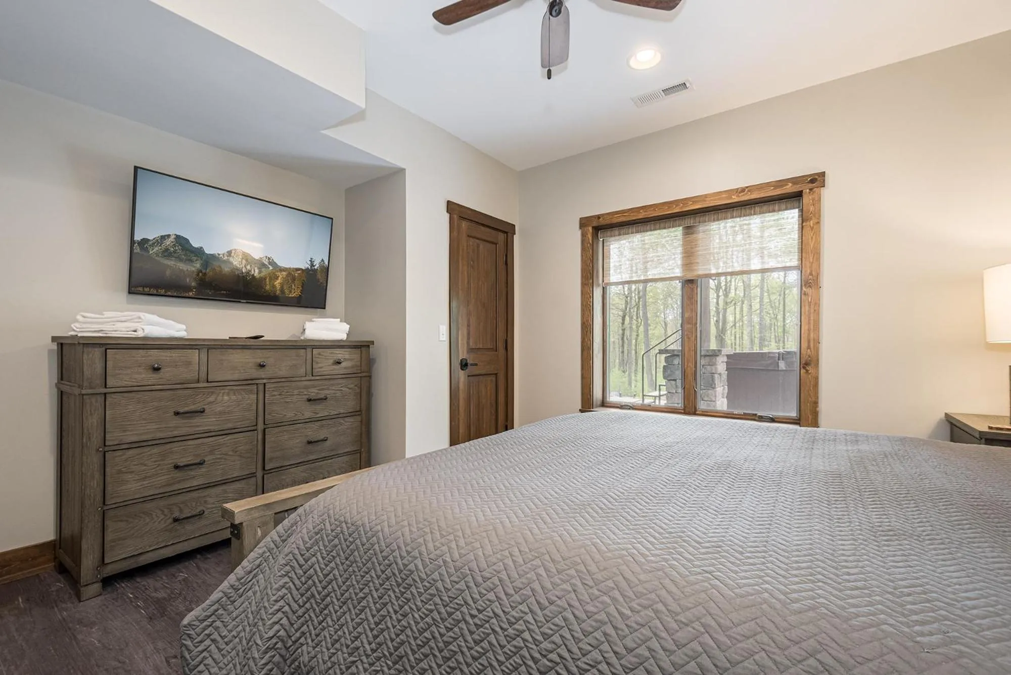 Property building, Bed in Away in the Mountains