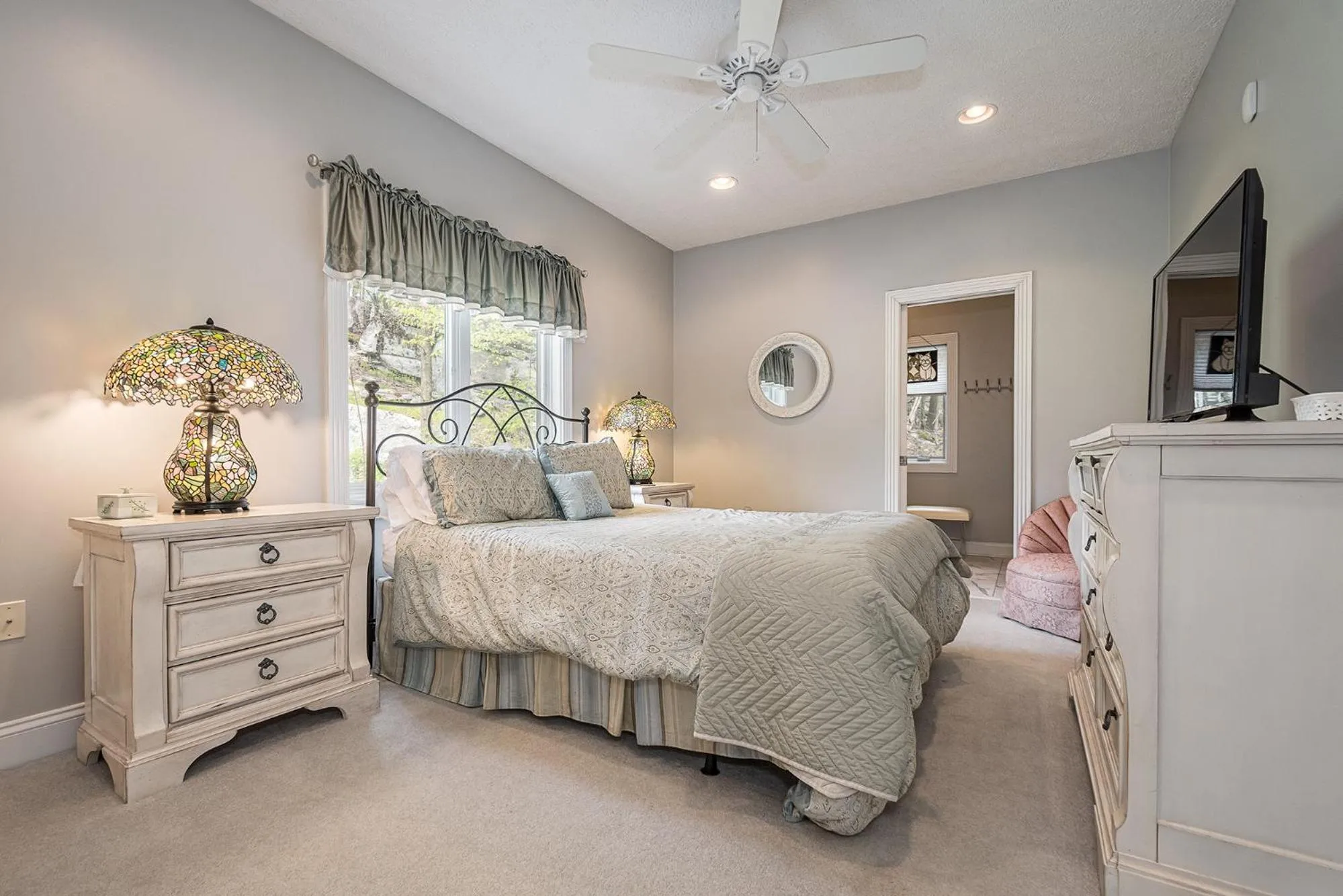 Property building, Bed in La Bella Vita