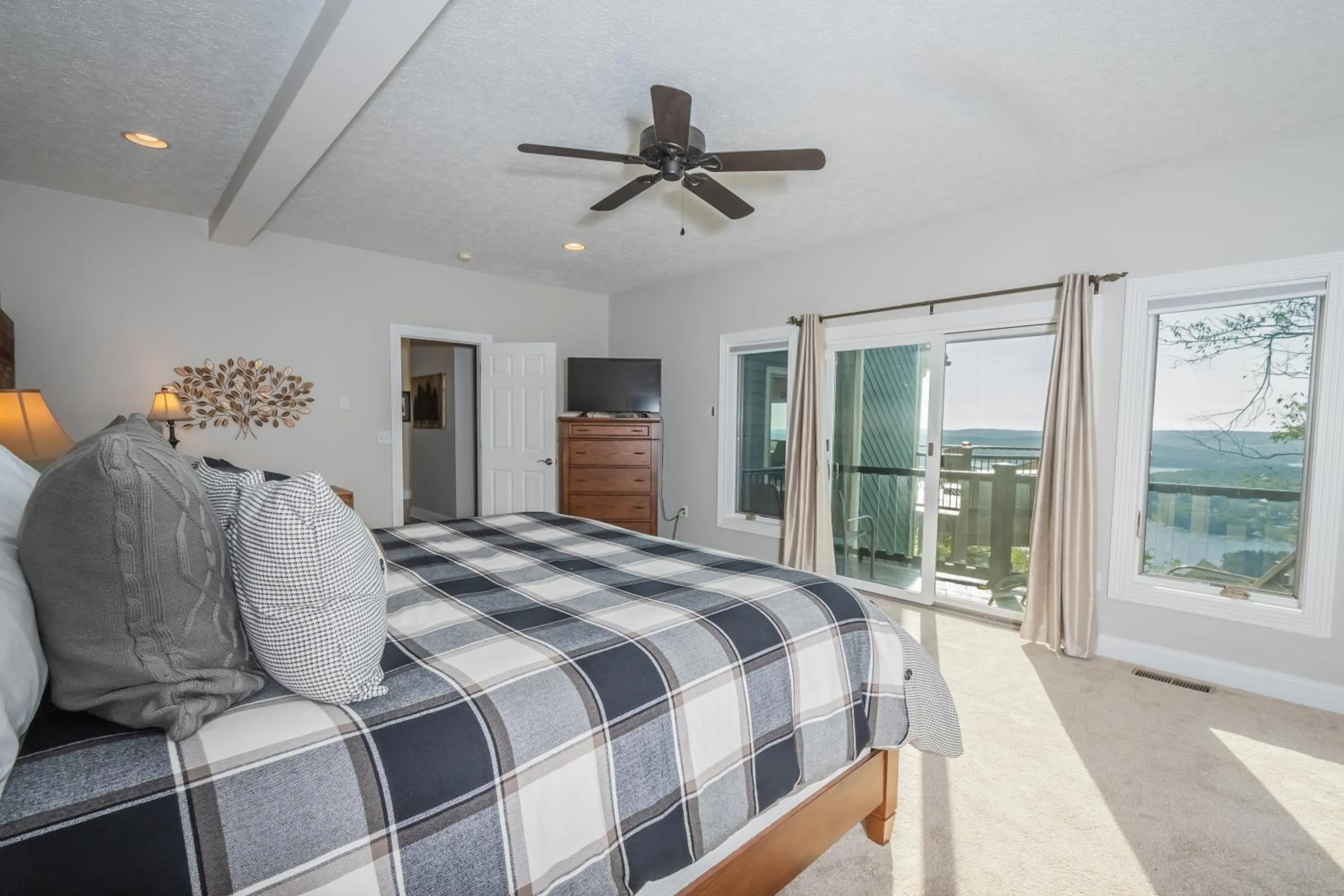 Property building, Bed in La Bella Vita