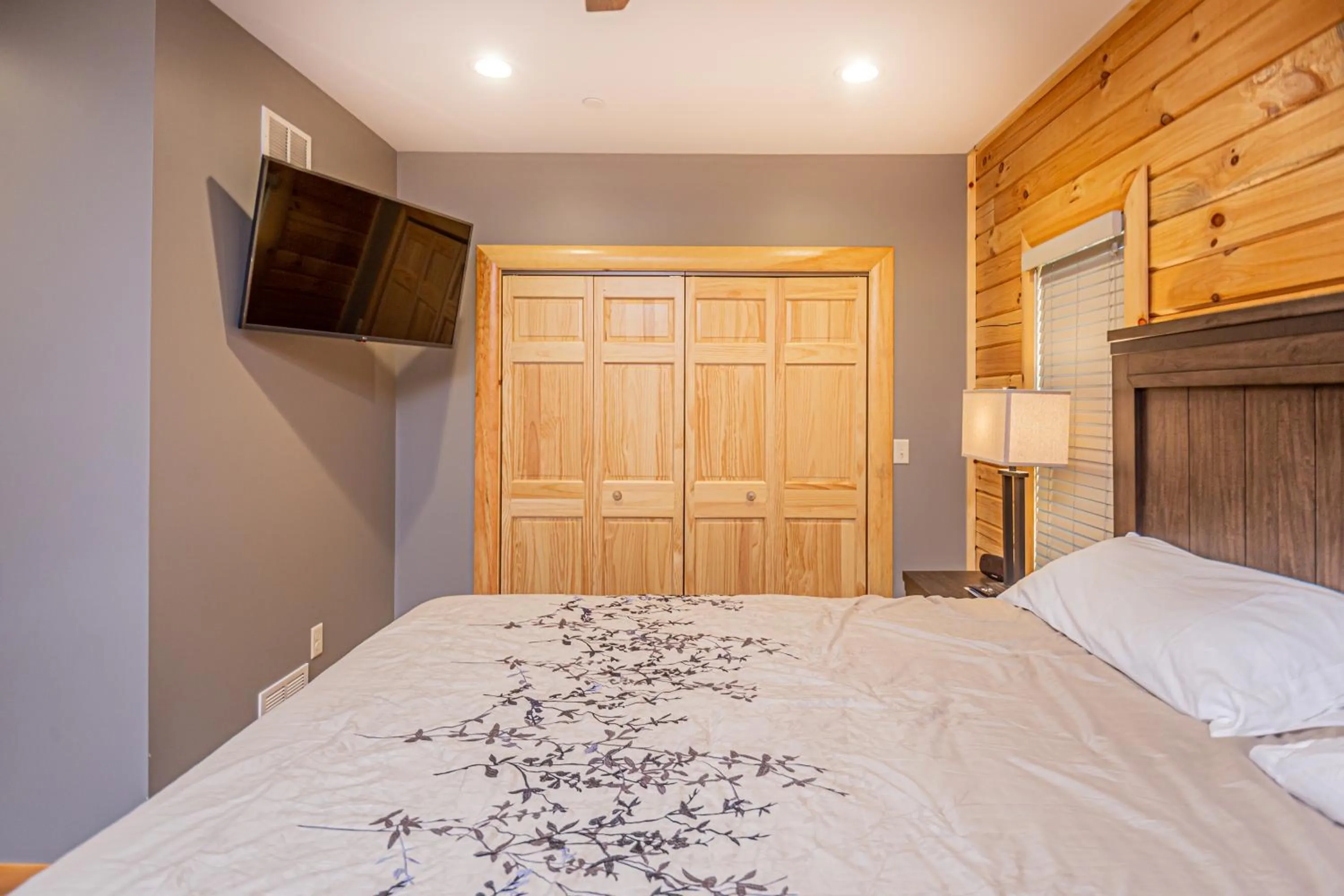 Property building, Bed in Space Mountain