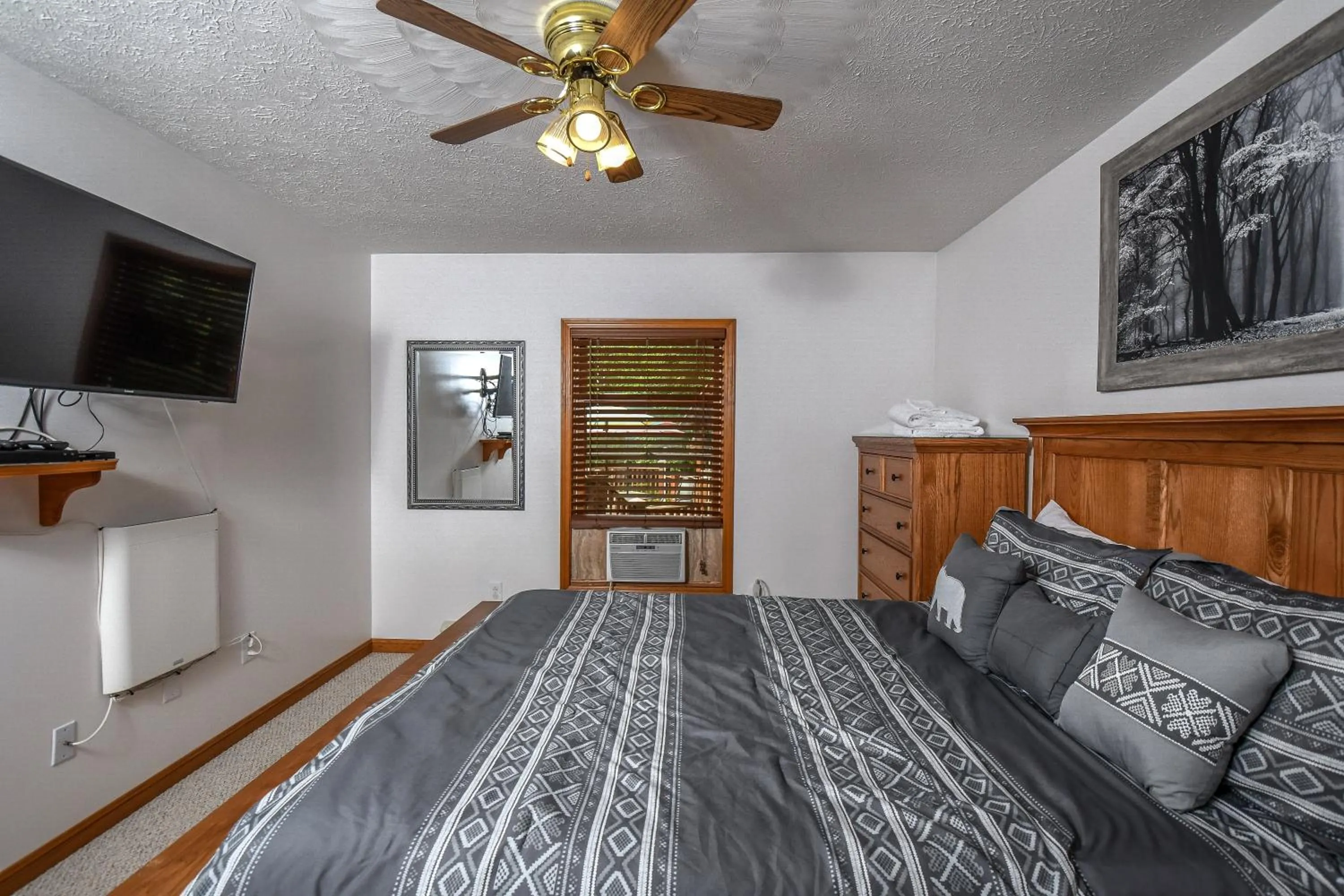 Property building, Bed in Beautiful Adventure