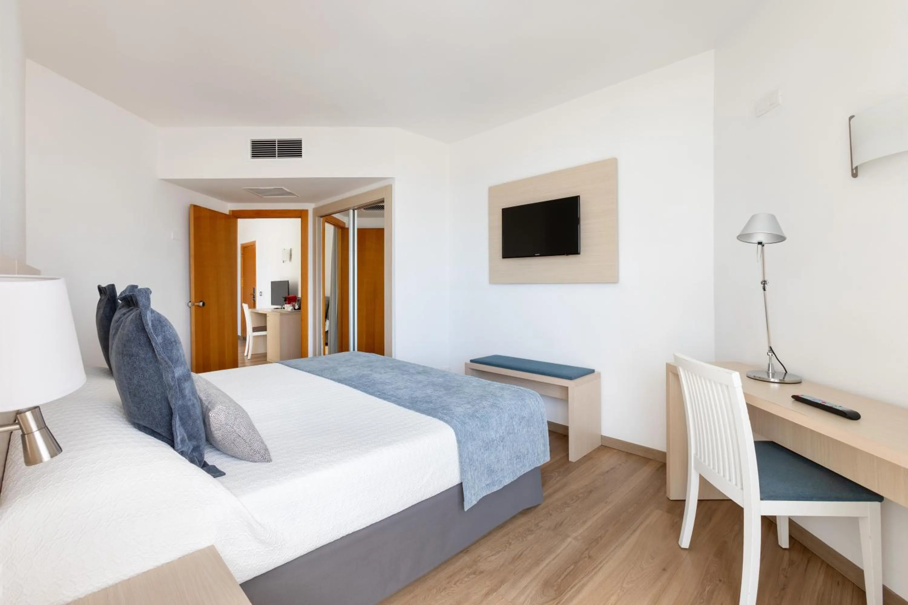 Photo of the whole room, Bed in Alexandre Troya