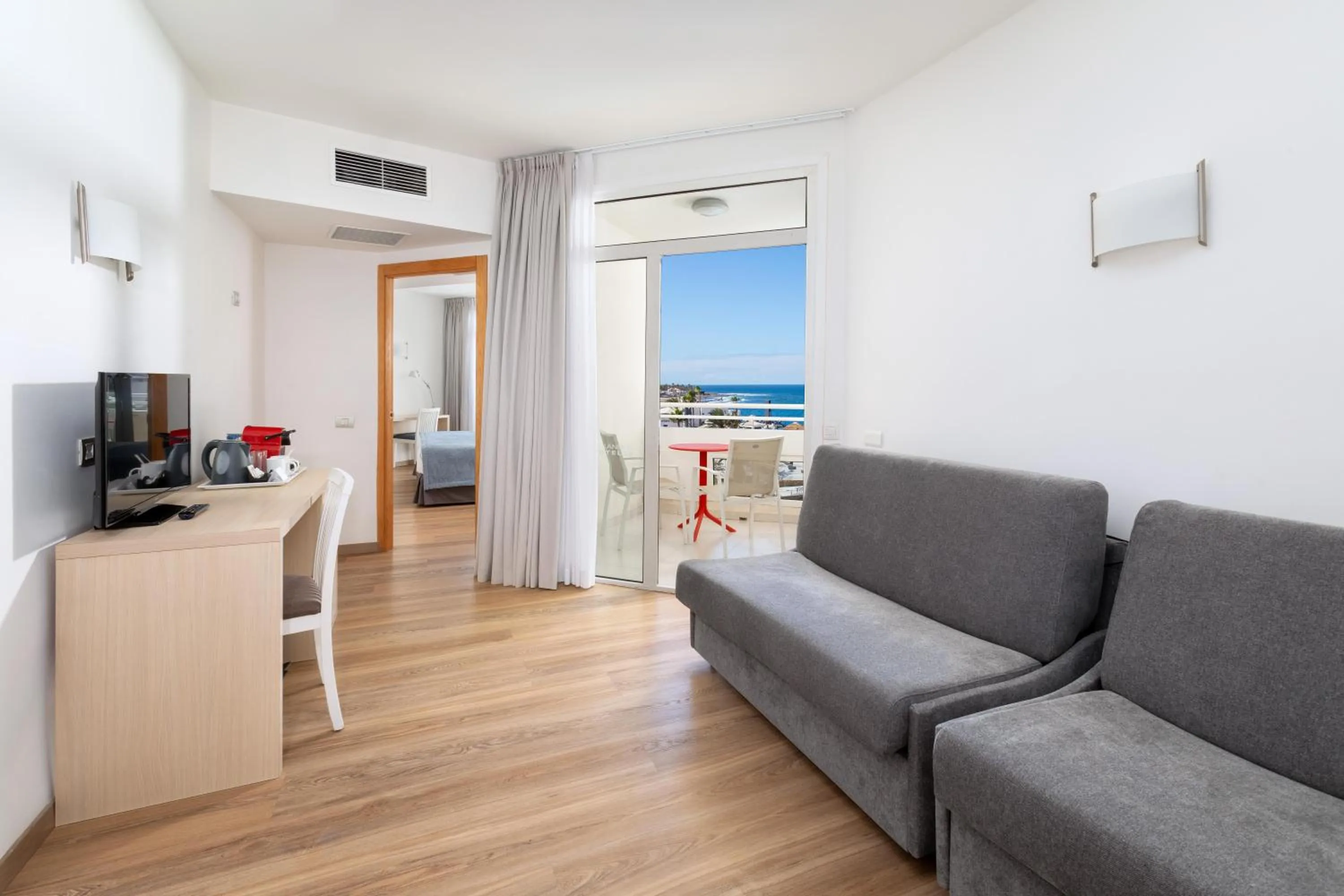 Photo of the whole room in Alexandre Troya