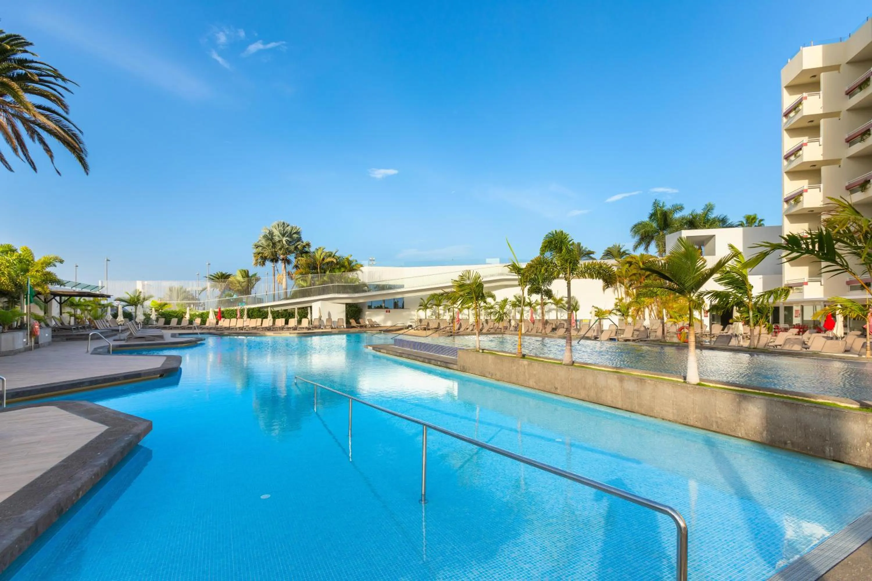 Swimming pool in Alexandre Troya