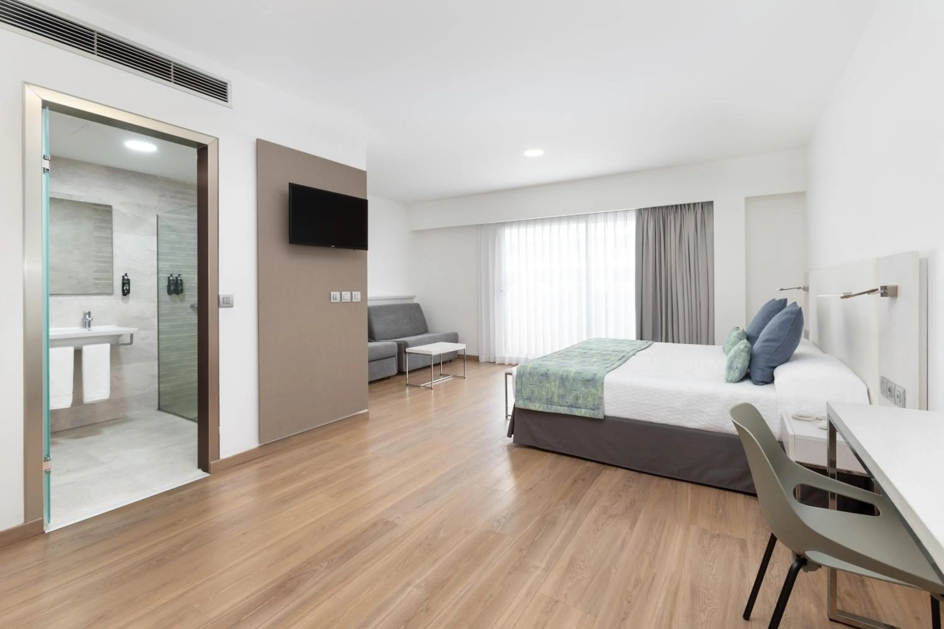 Photo of the whole room, Bed in Alexandre Troya