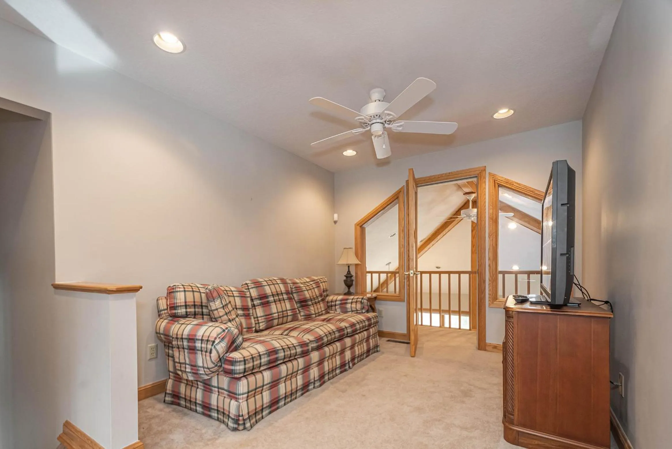 Property building, Bed in Johnny Appleseed