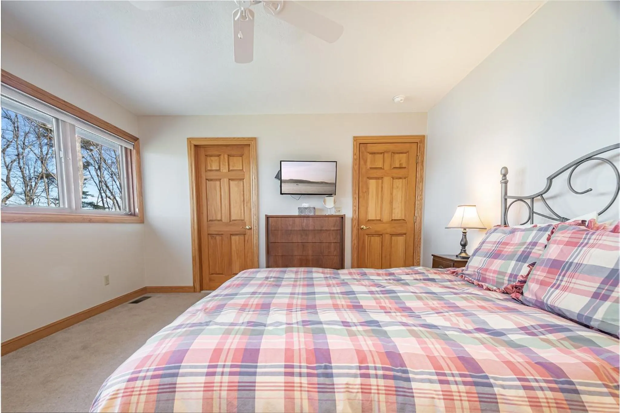 Property building, Bed in Johnny Appleseed