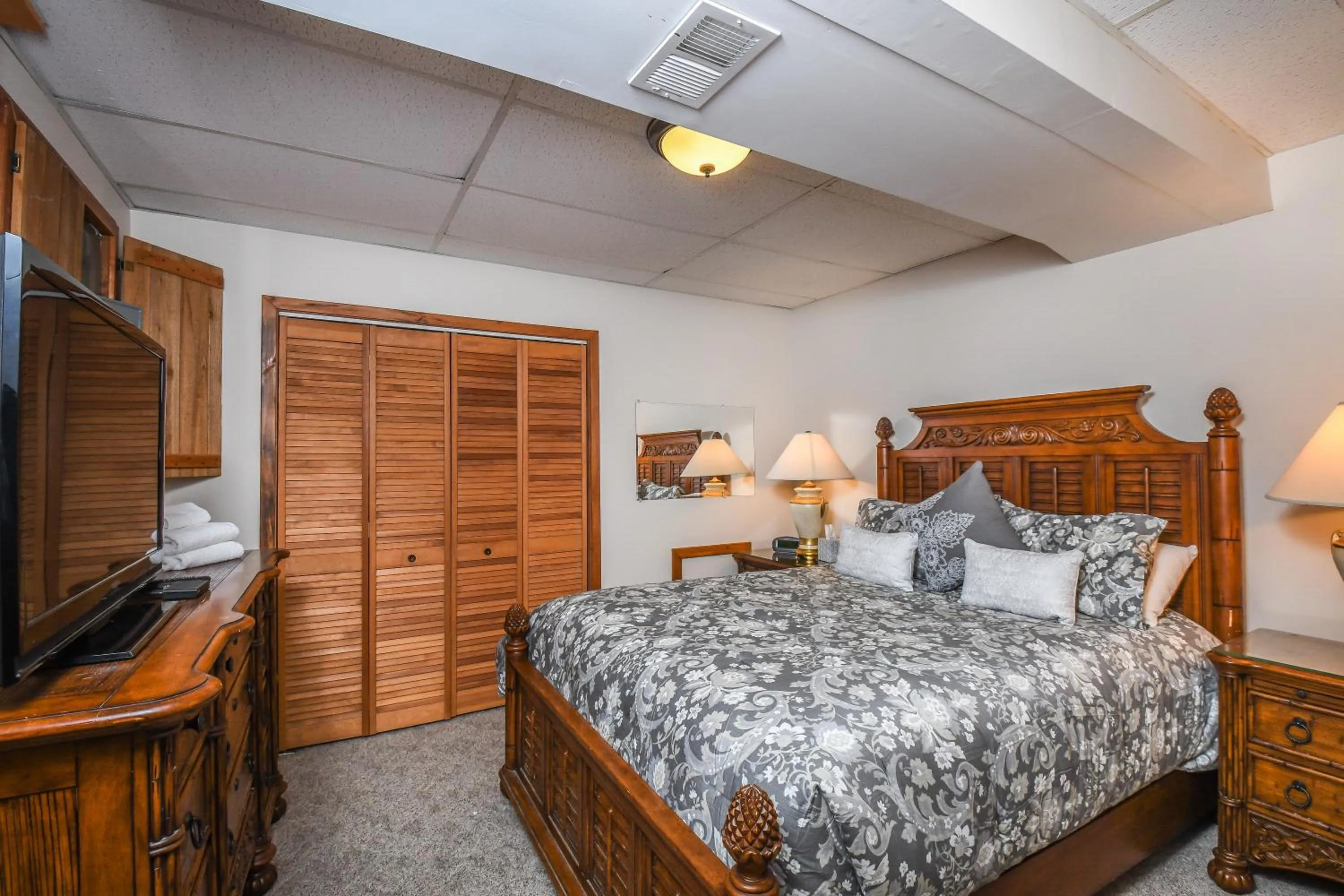 Property building, Bed in Slip Away Chalet