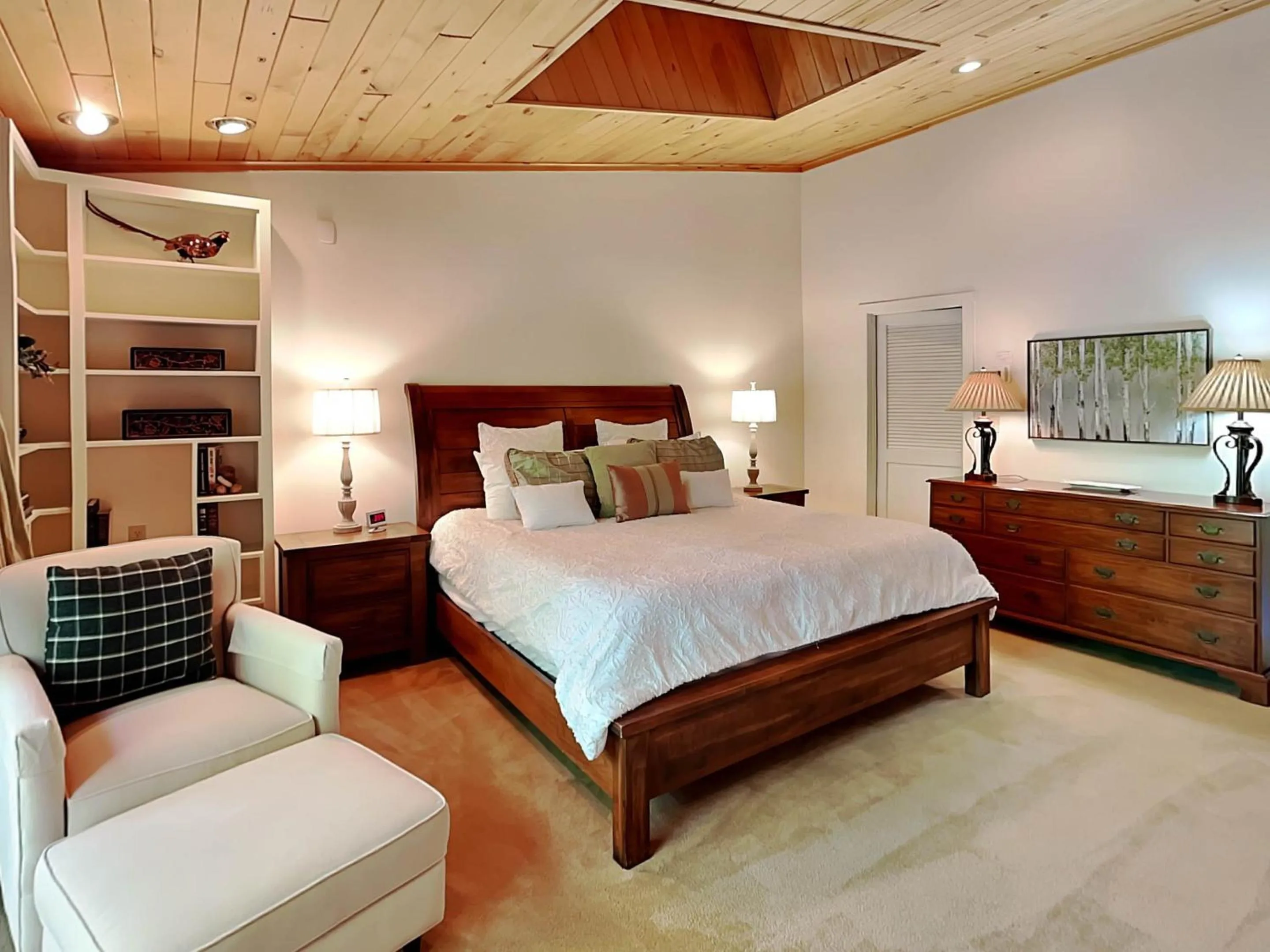 Bed in Shelby-on-the-Lake