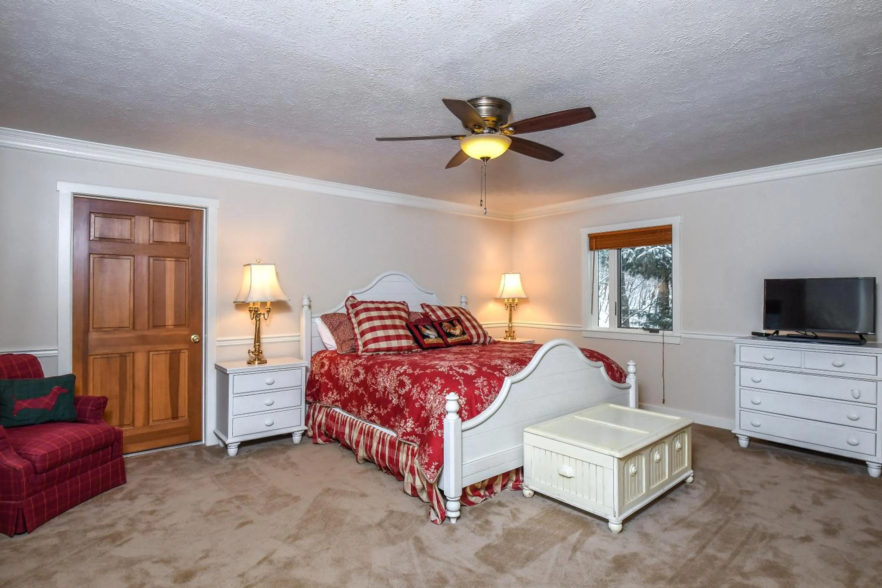 Bed in Shelby-on-the-Lake