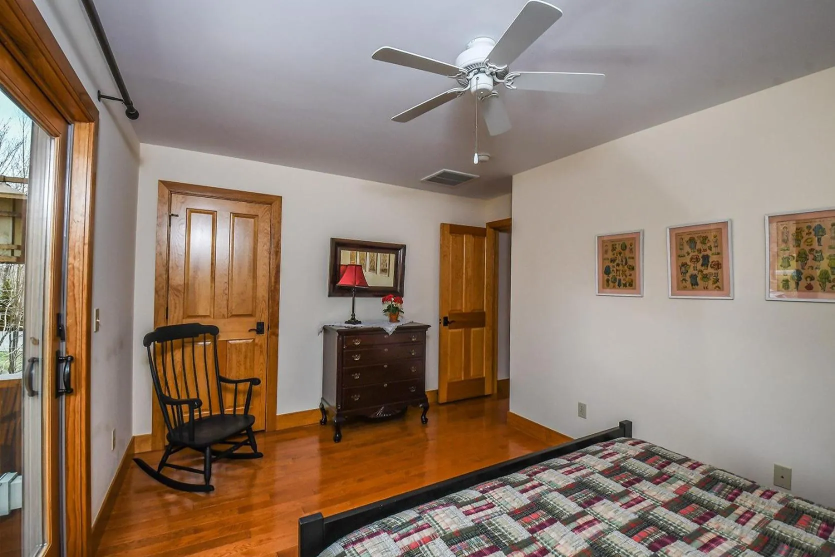 Property building, Bed in Hawk Mountain