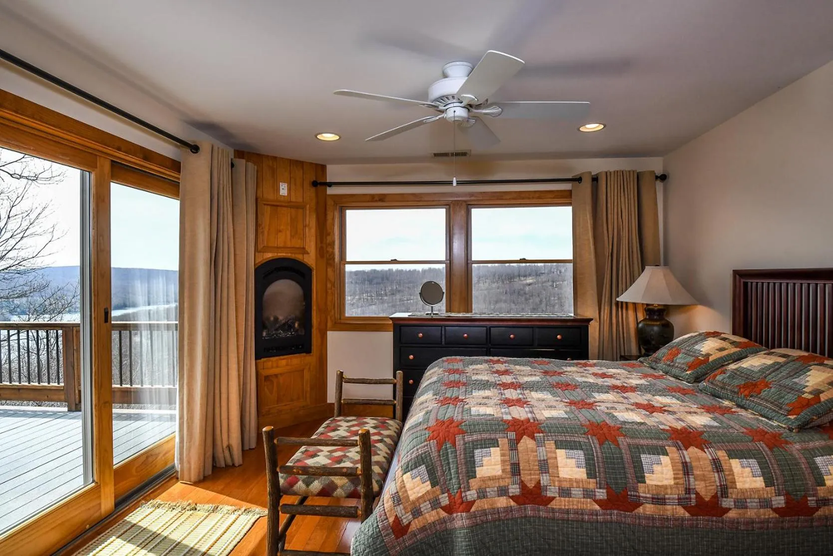 Property building, Bed in Hawk Mountain