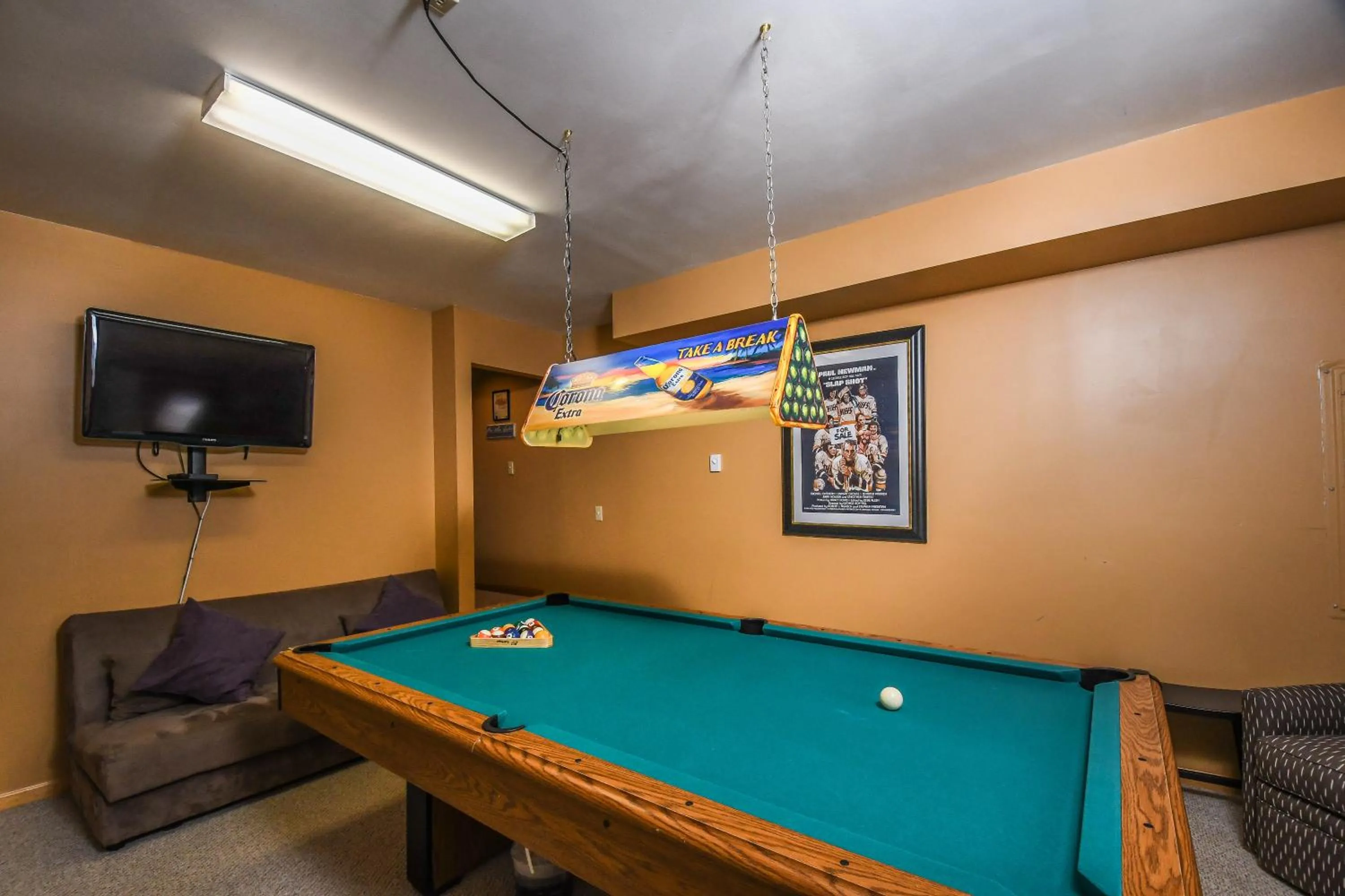 Property building in Sparkys Lodge