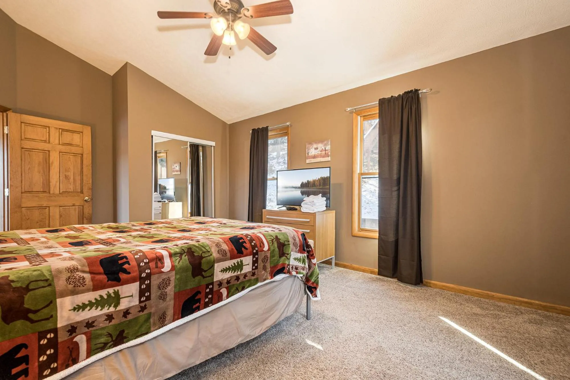 Property building, Bed in Boxer Overlook