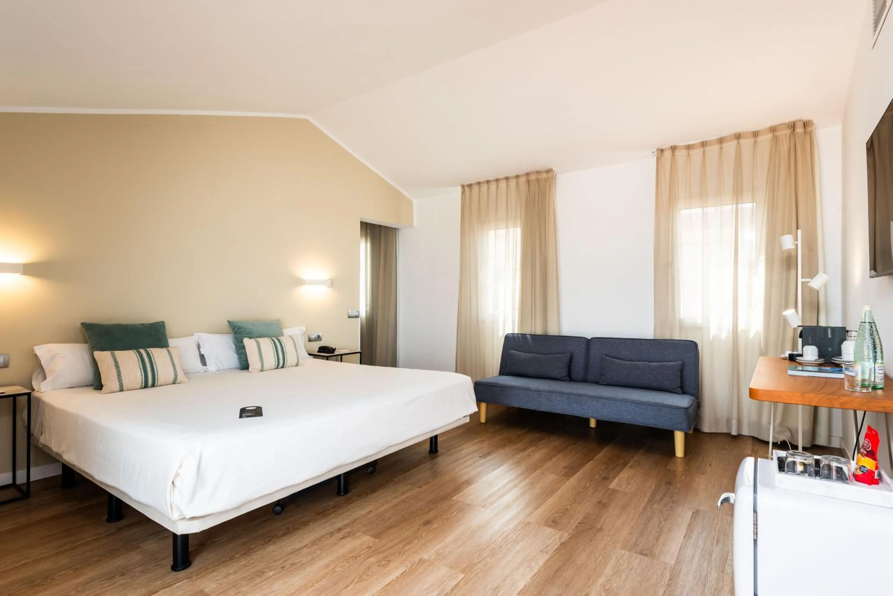 Photo of the whole room, Bed in Hotel Patricia Menorca