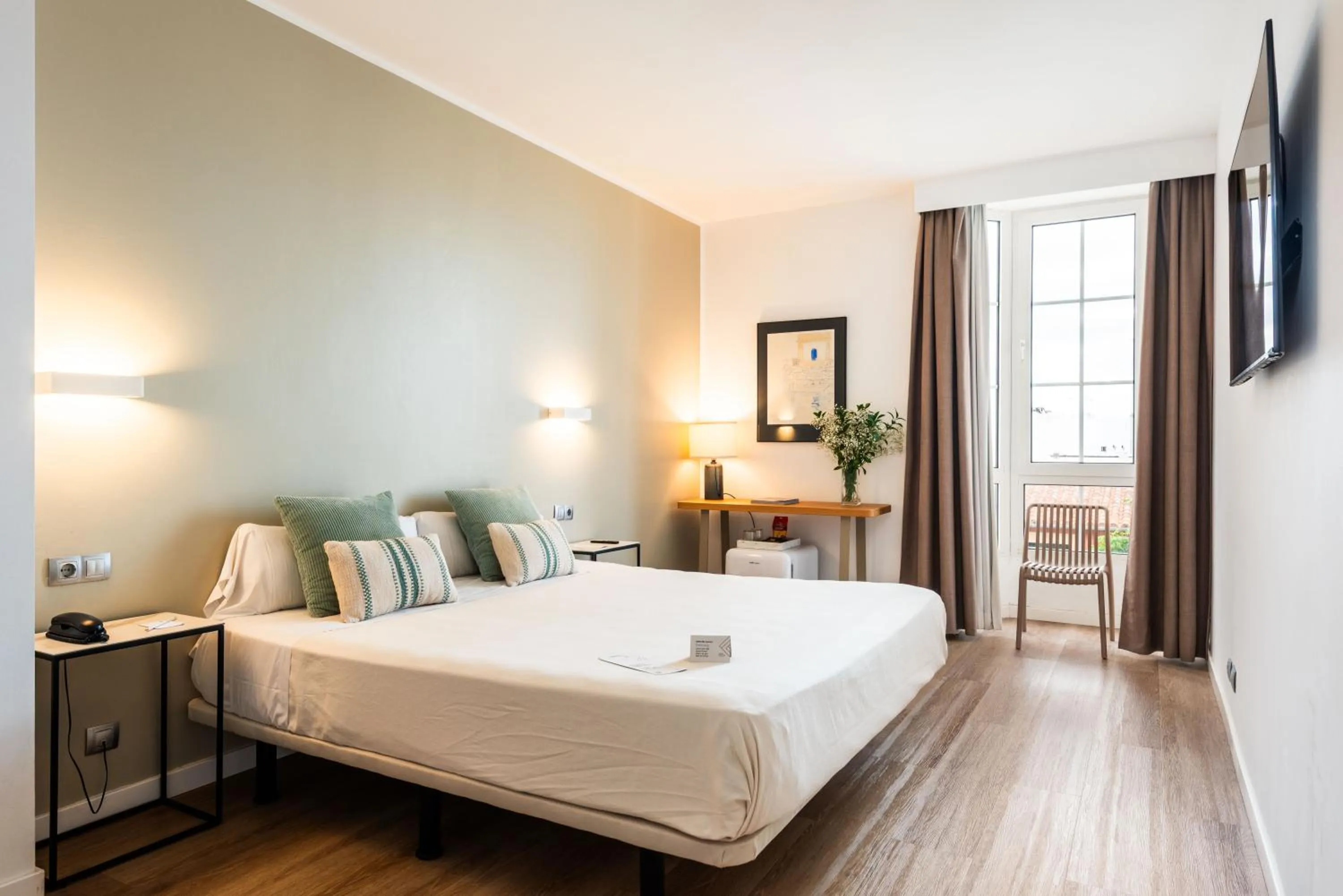 Photo of the whole room, Bed in Hotel Patricia Menorca