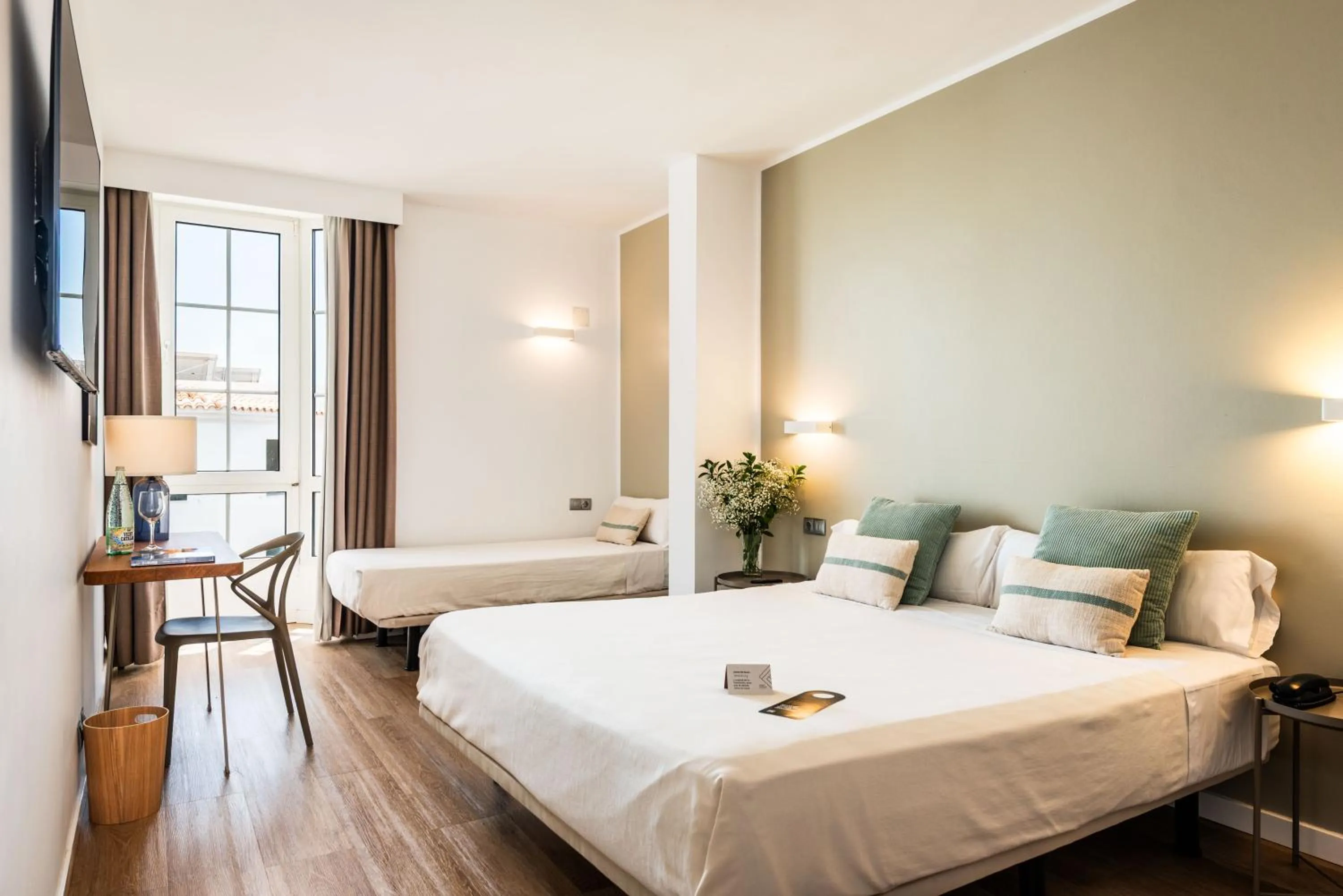 Photo of the whole room, Bed in Hotel Patricia Menorca