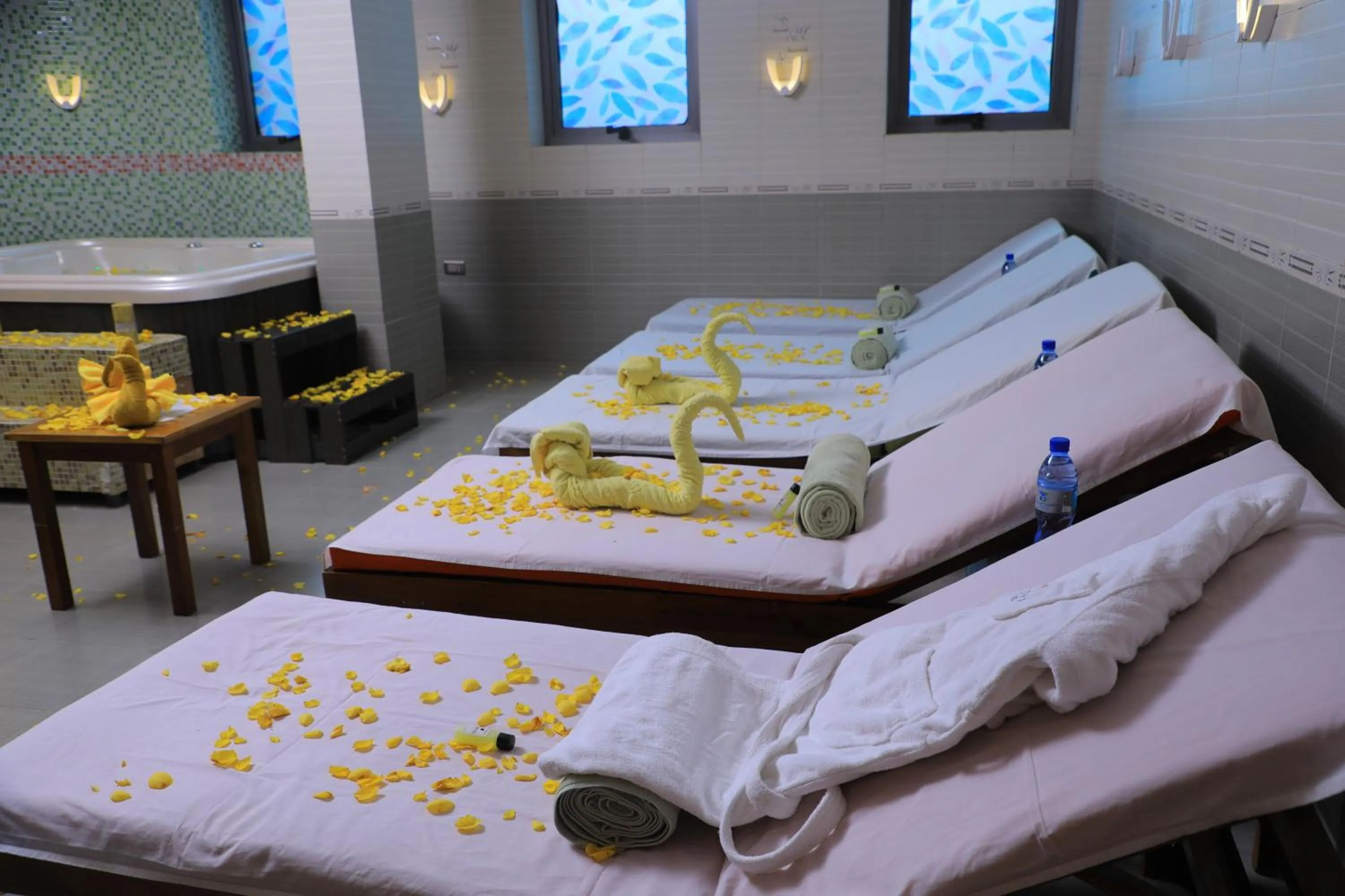 Spa and wellness centre/facilities, Bed in Sidra International Hotel