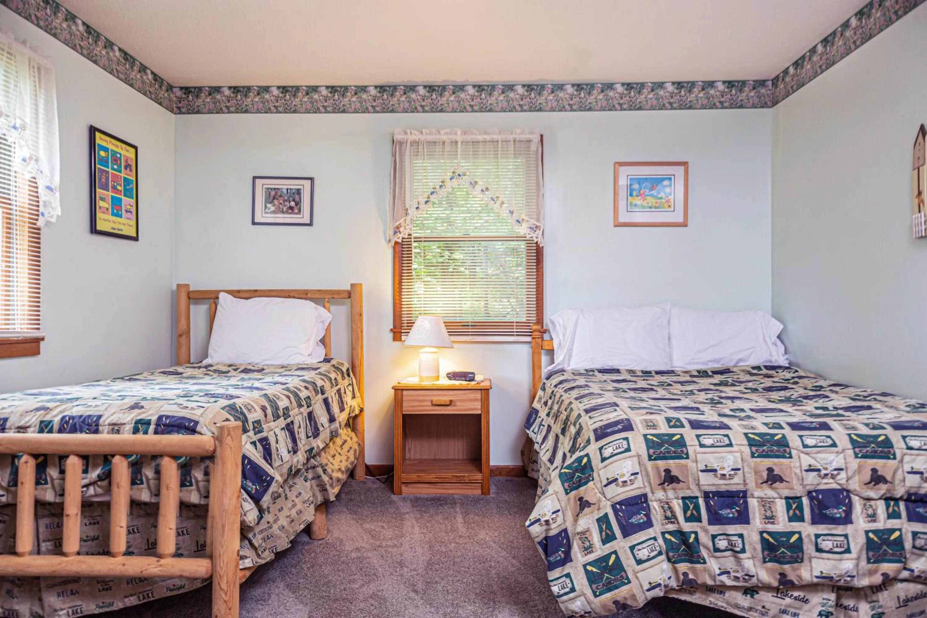 Property building, Bed in Home Sweet Cabin