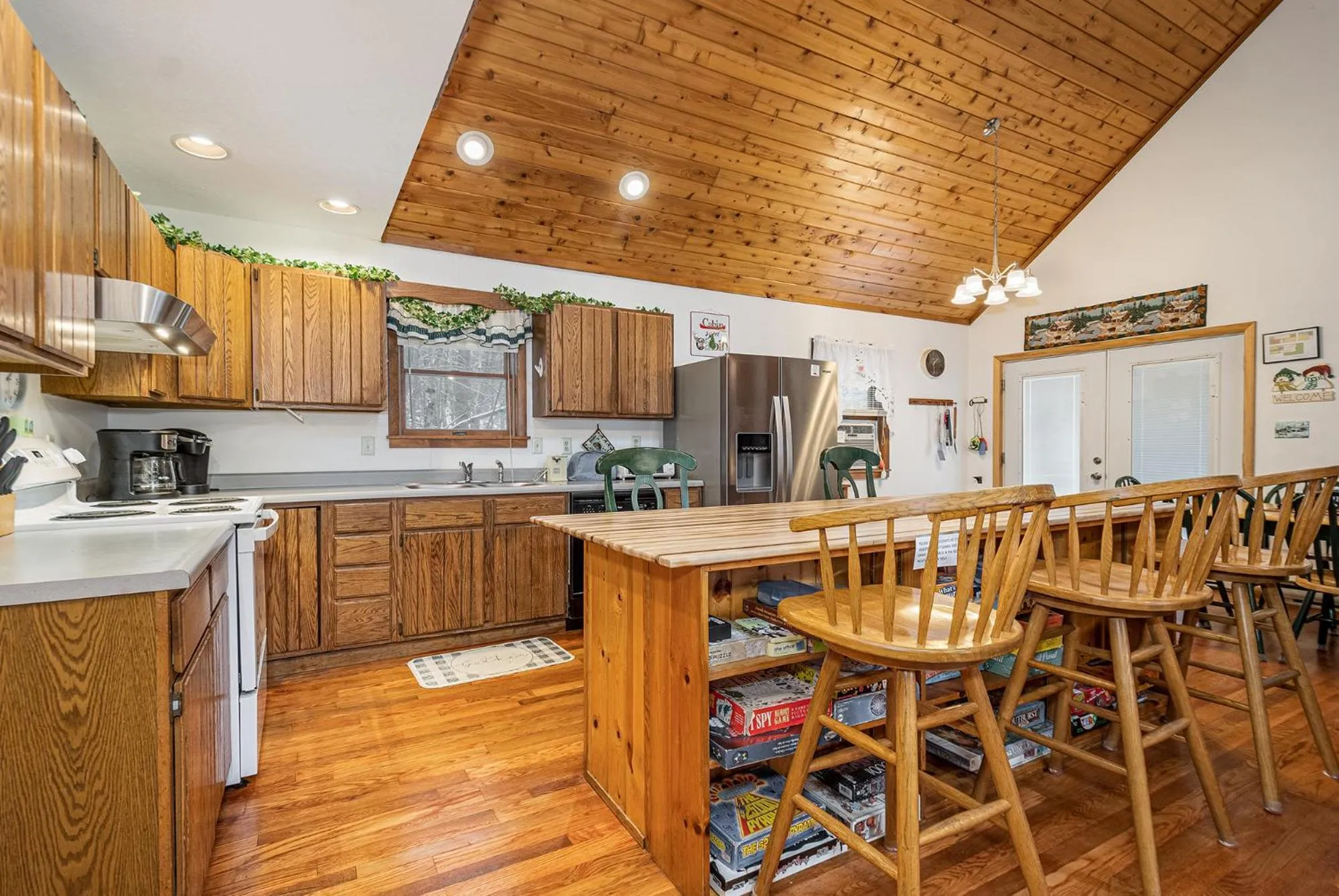 Property building in Home Sweet Cabin