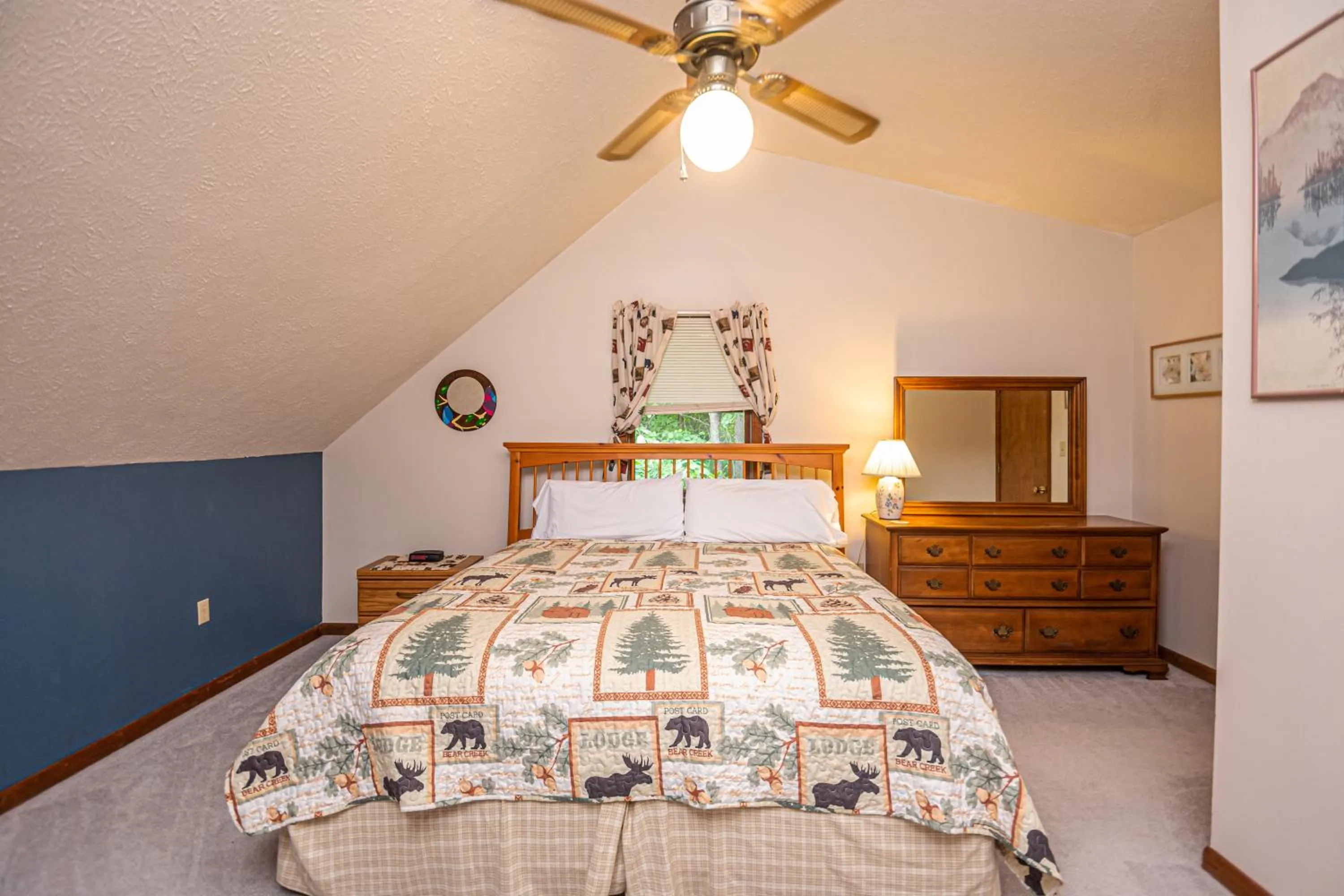 Property building, Bed in Home Sweet Cabin