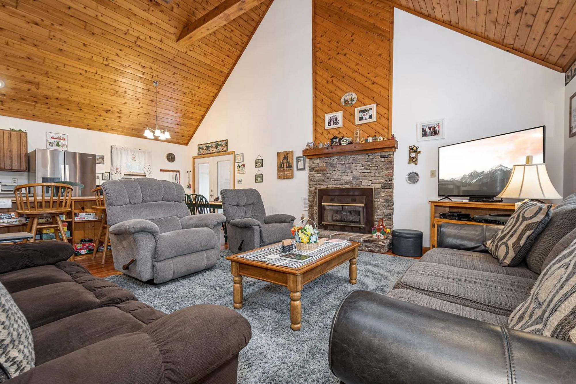 Property building in Home Sweet Cabin