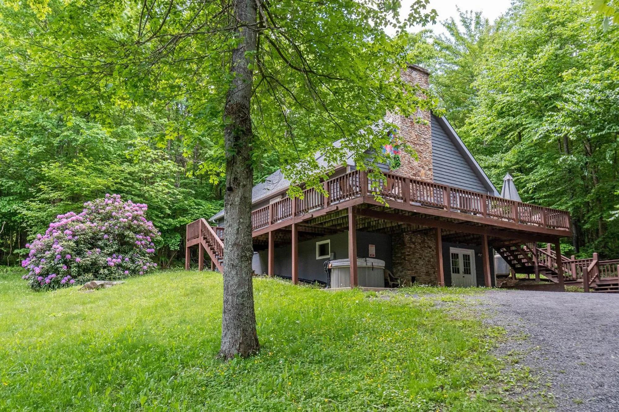 Property building in Home Sweet Cabin