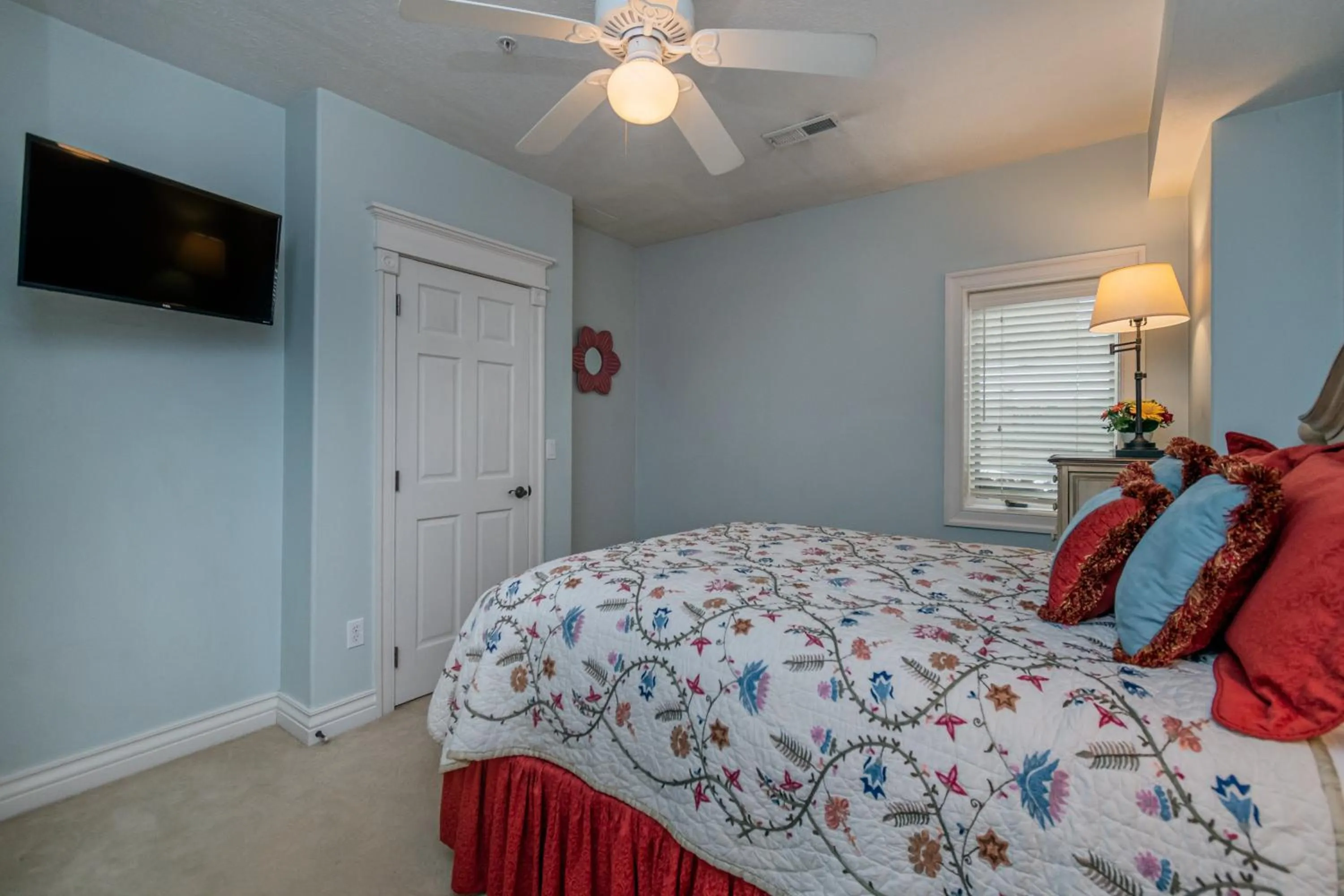 Property building, Bed in Champagne Taste