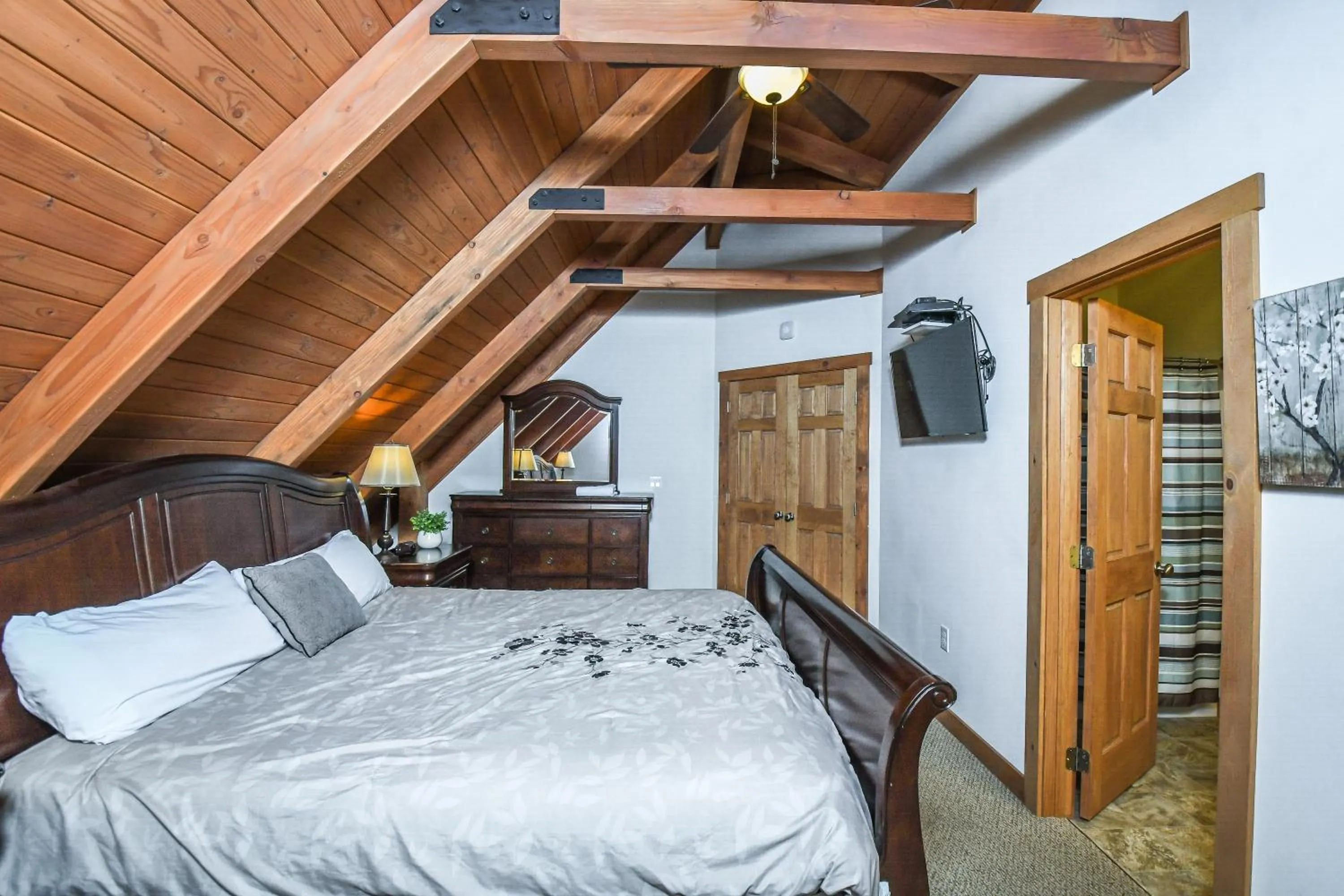 Bed in Mountain Dreams