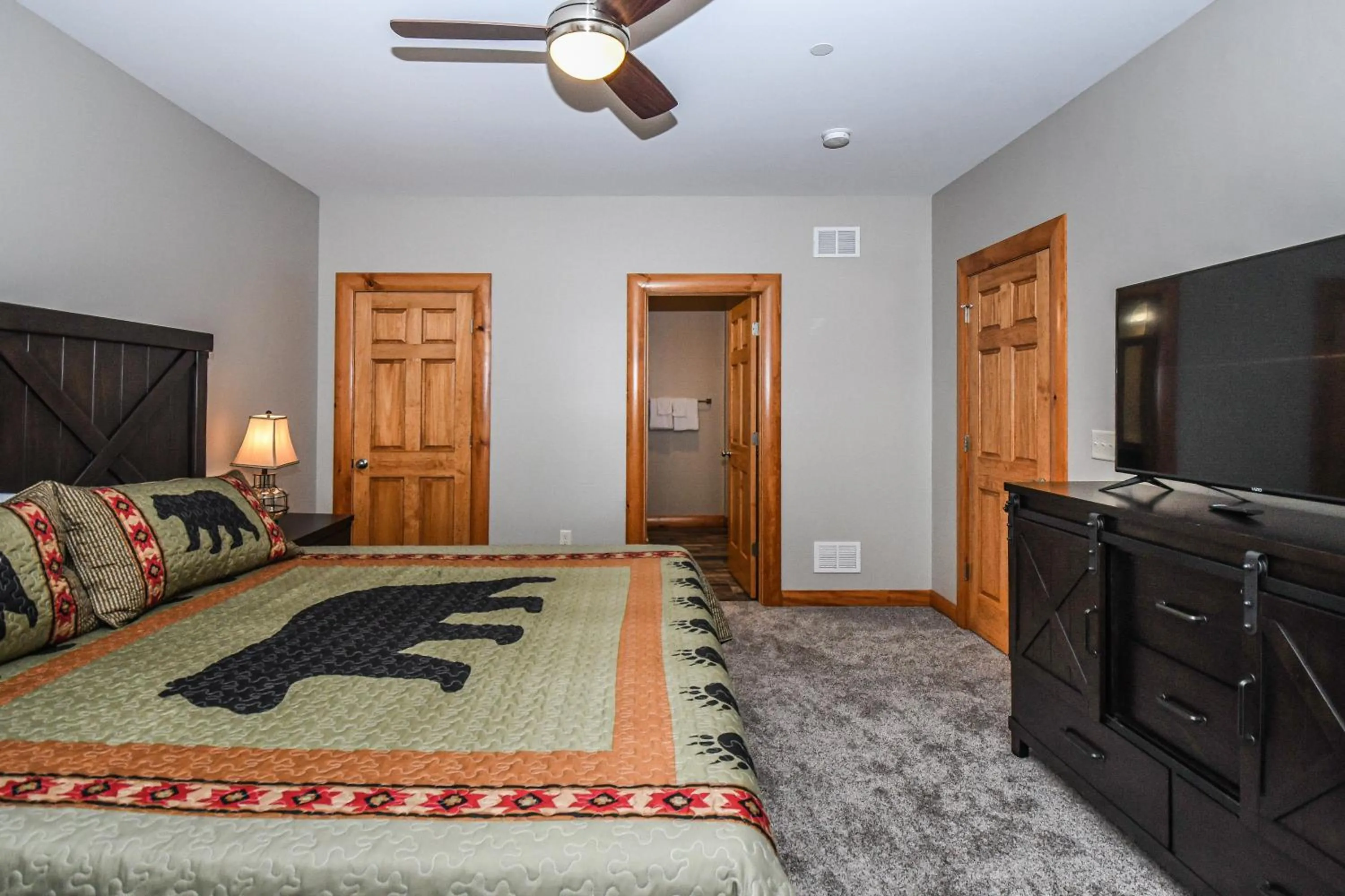 Property building, Bed in Eagle on 7