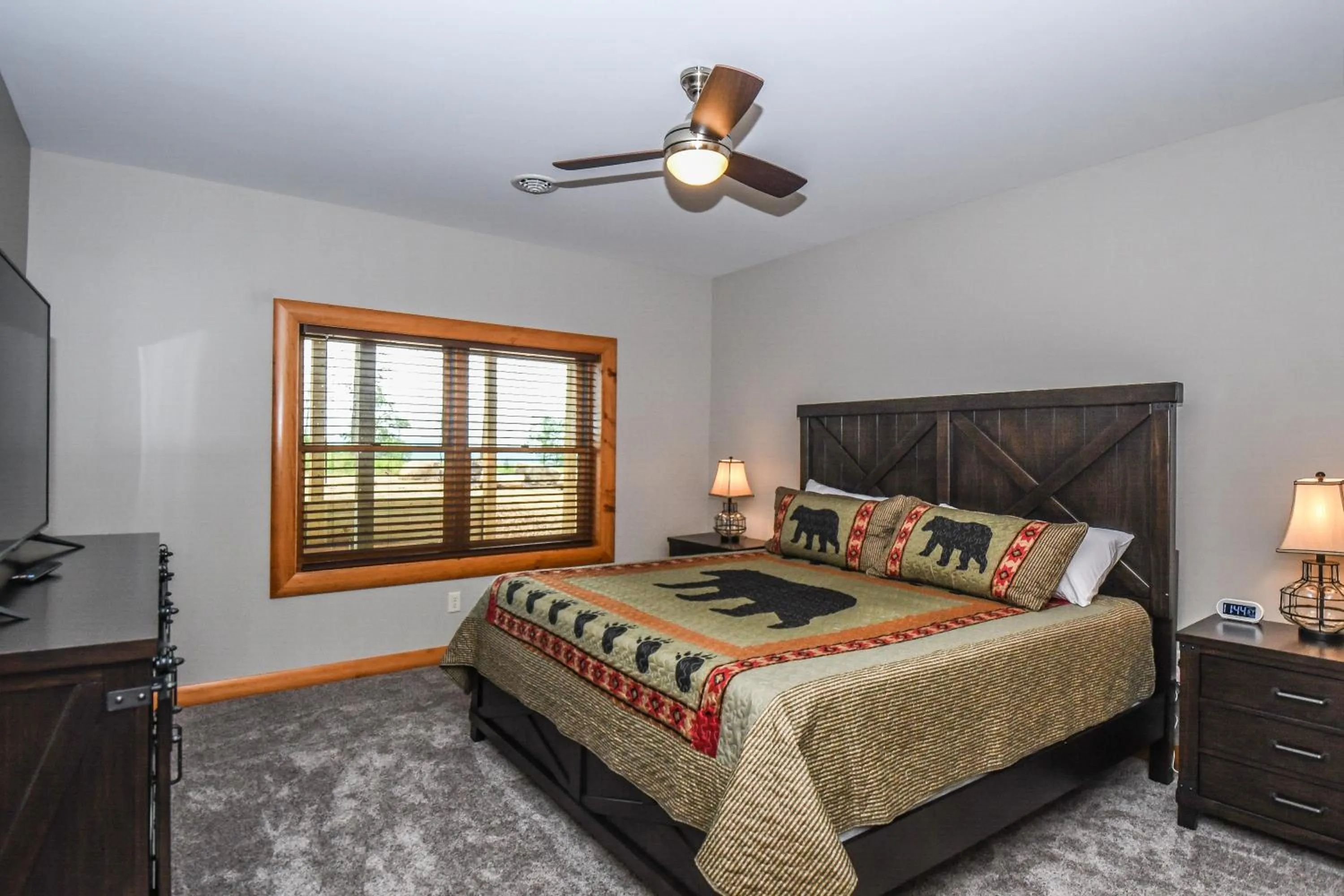 Property building, Bed in Eagle on 7