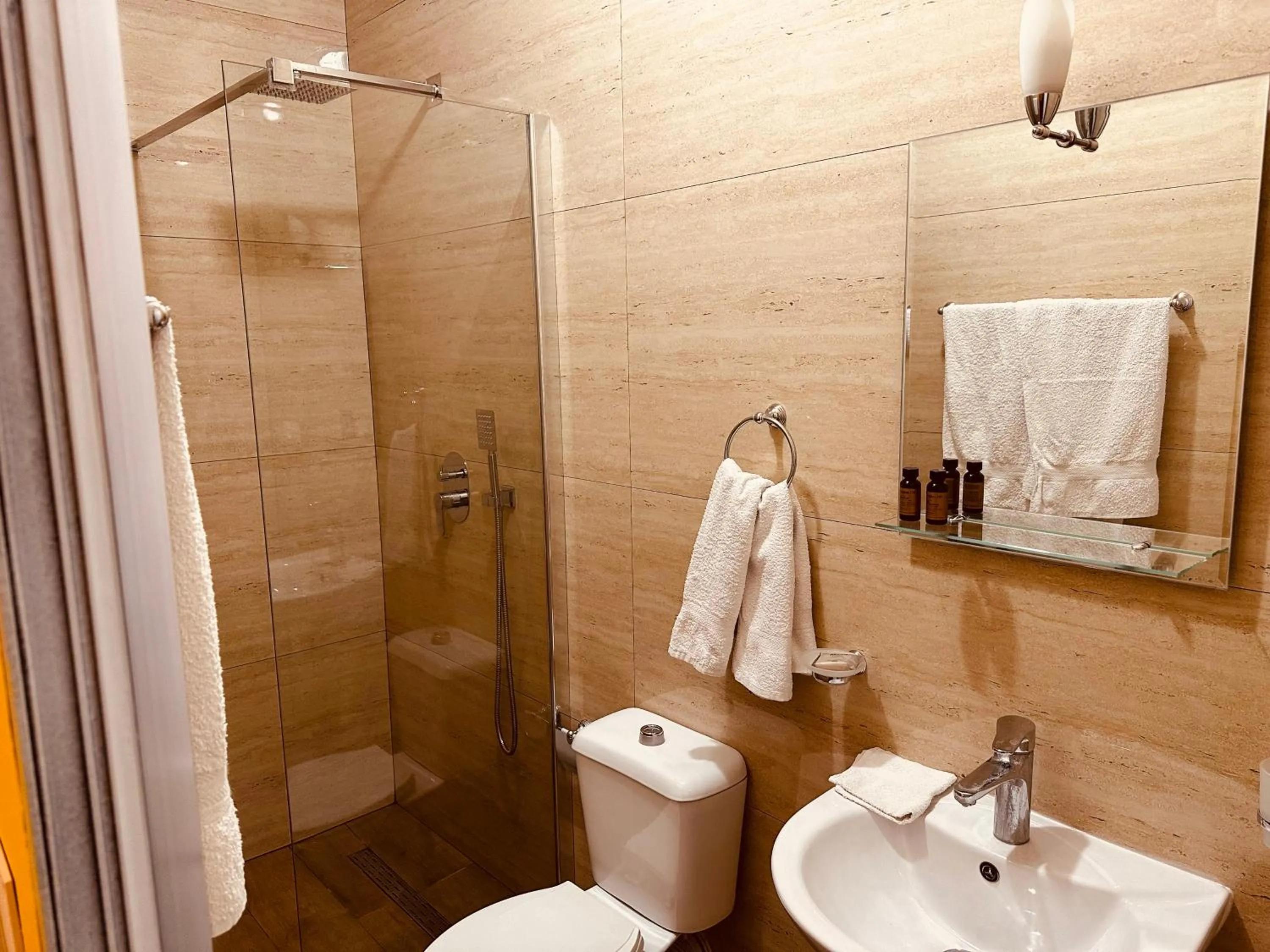 Auto Tana Guest House