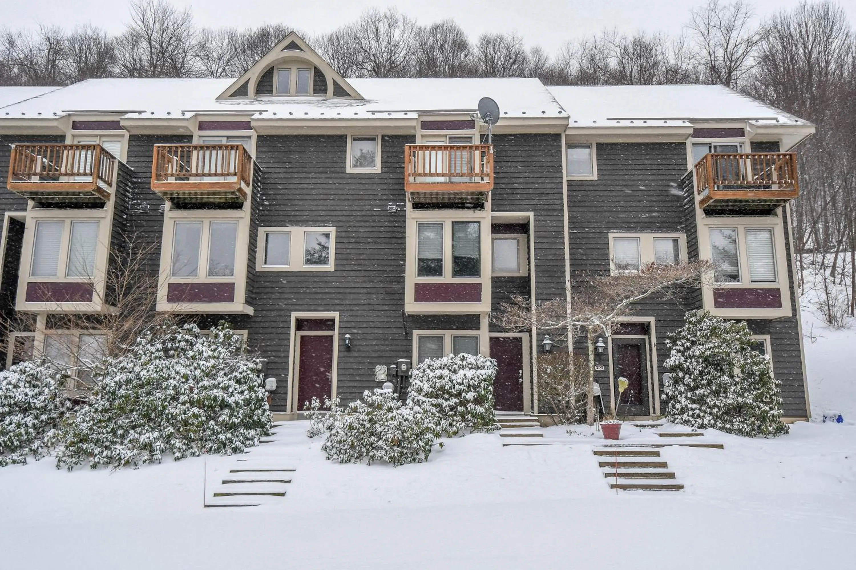 Property building in Villages of Wisp 08 Winding Way