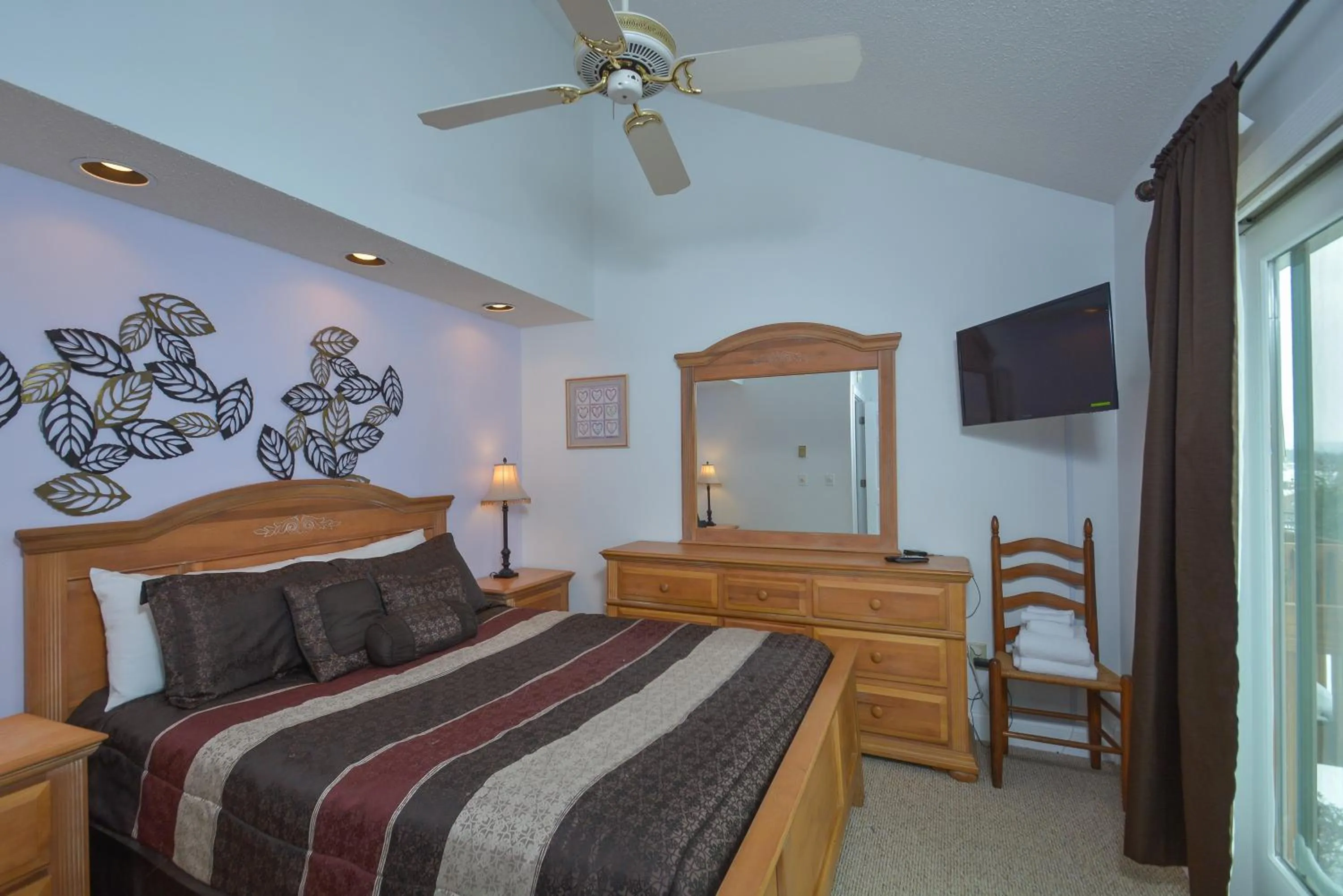 Property building, Bed in Deep Creek Village #29