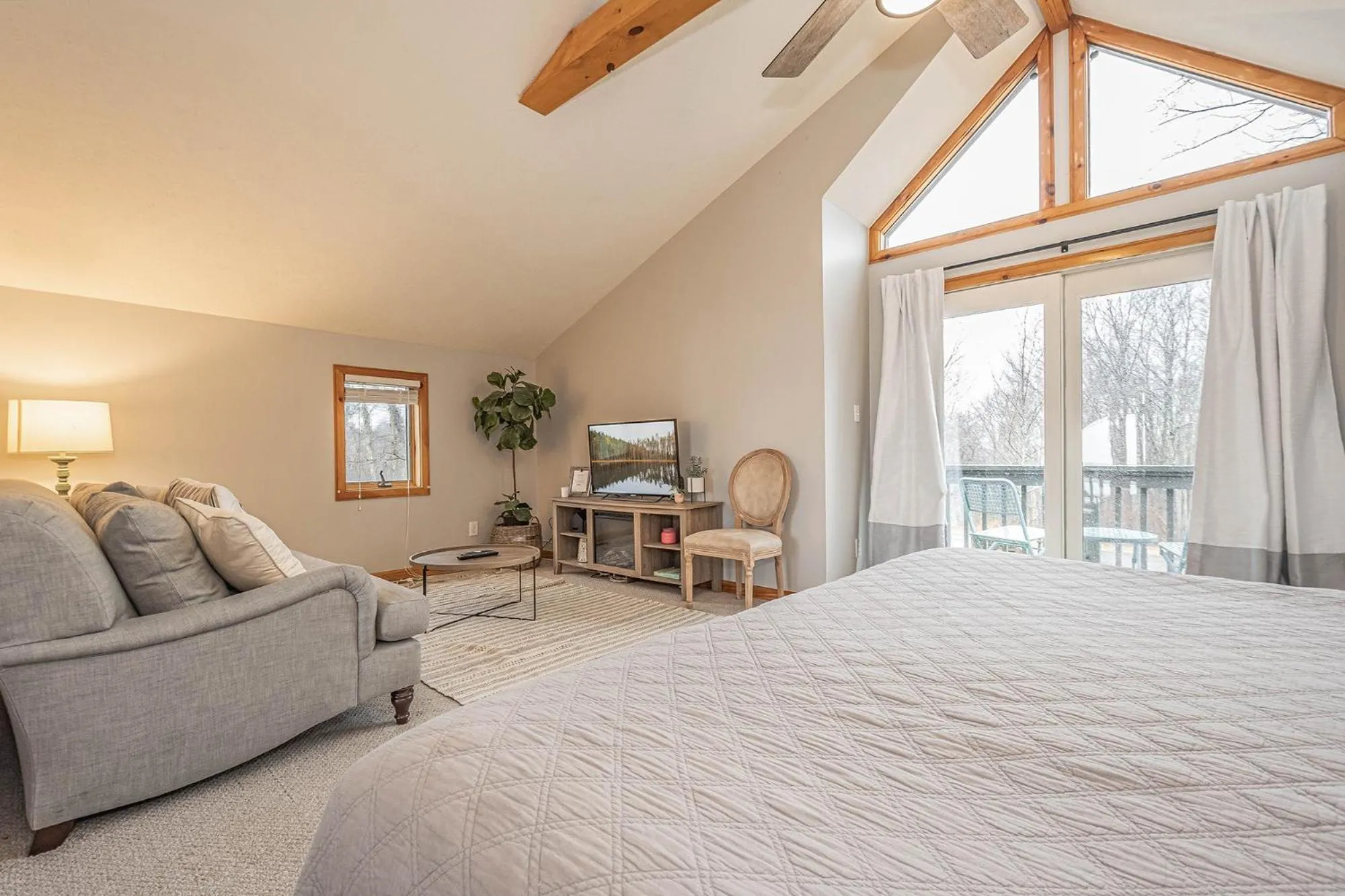 Property building, Bed in The Quarterdeck