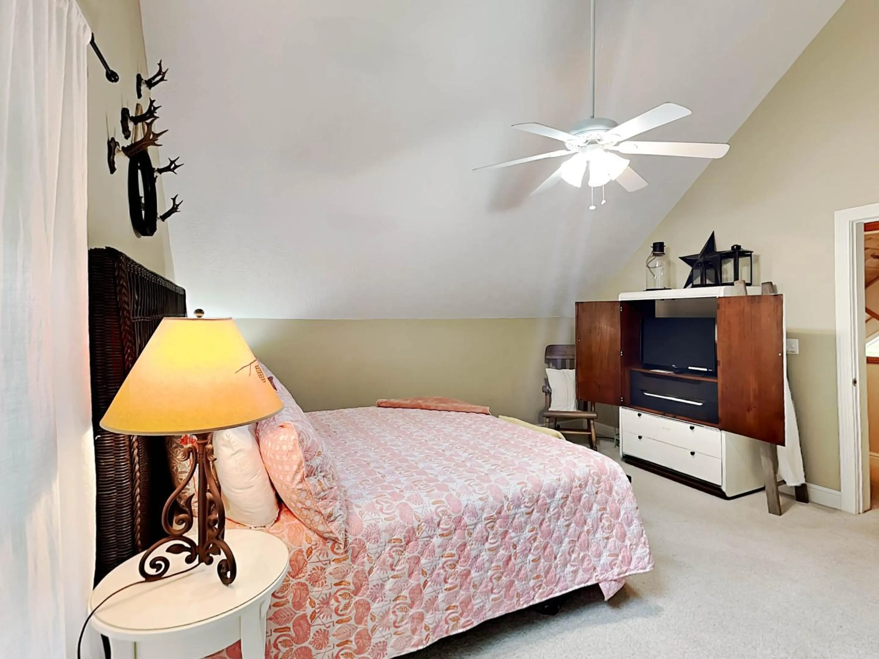 Bed in Heavenly Grove