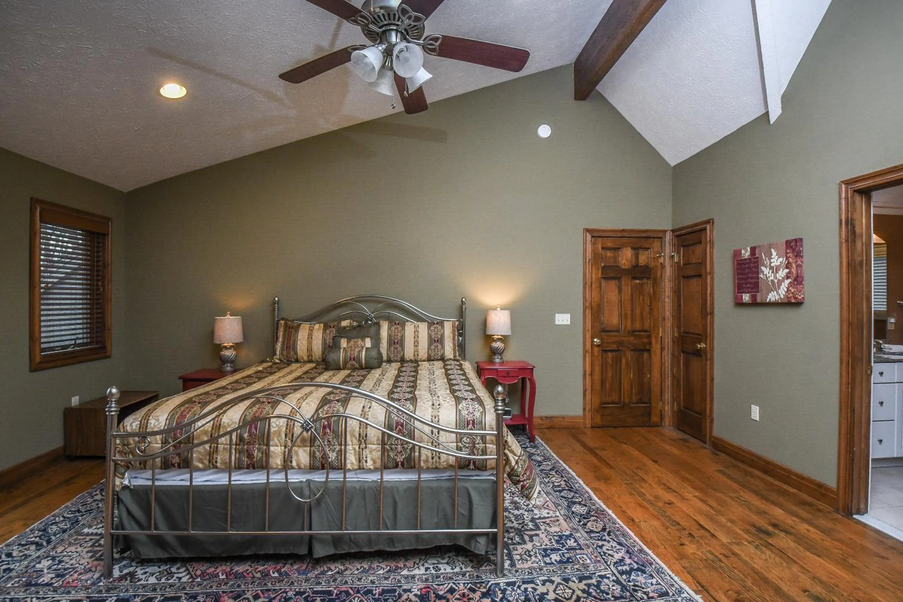 Property building, Bed in Donnas Choice