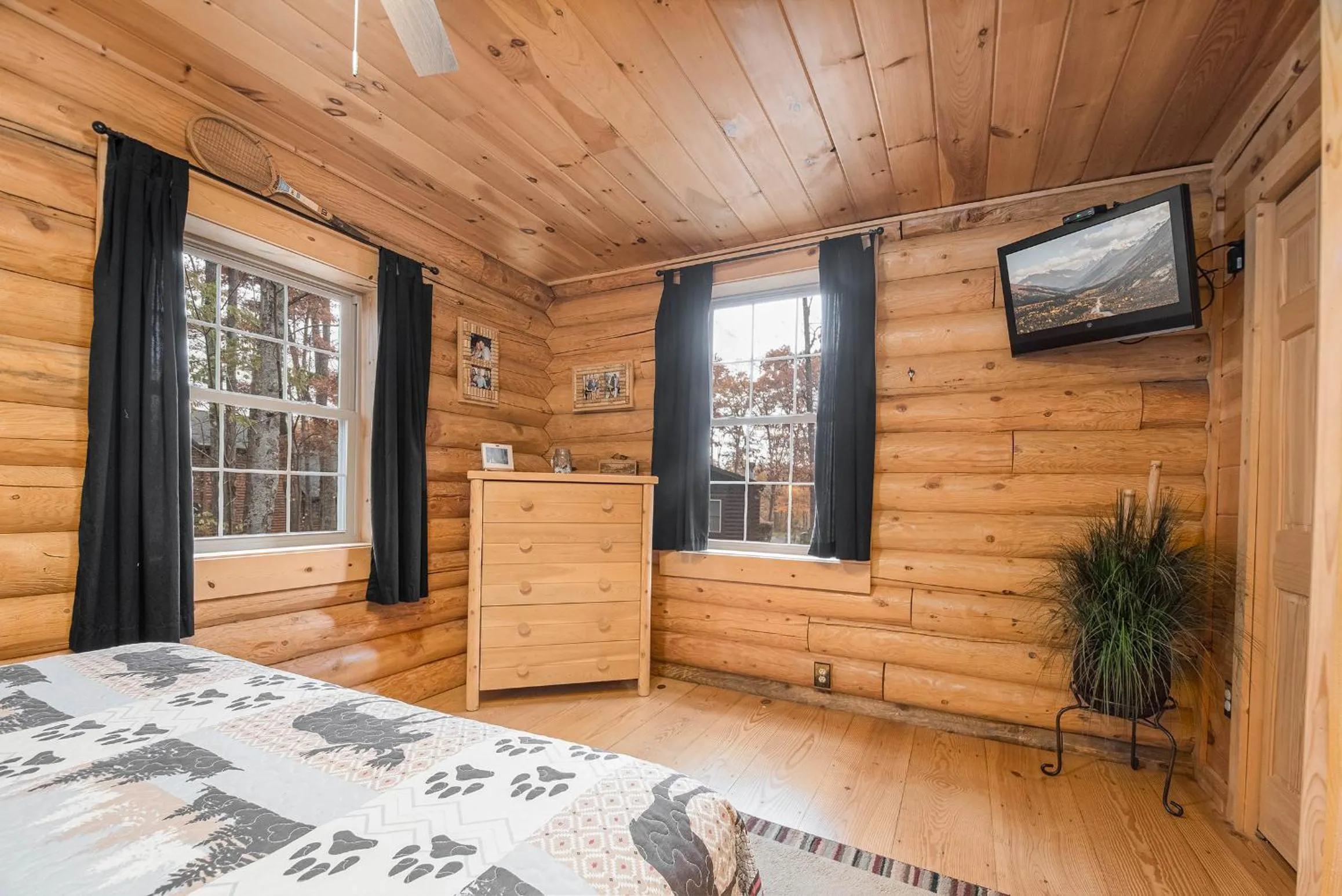 Property building, Bed in The Mountain Airy